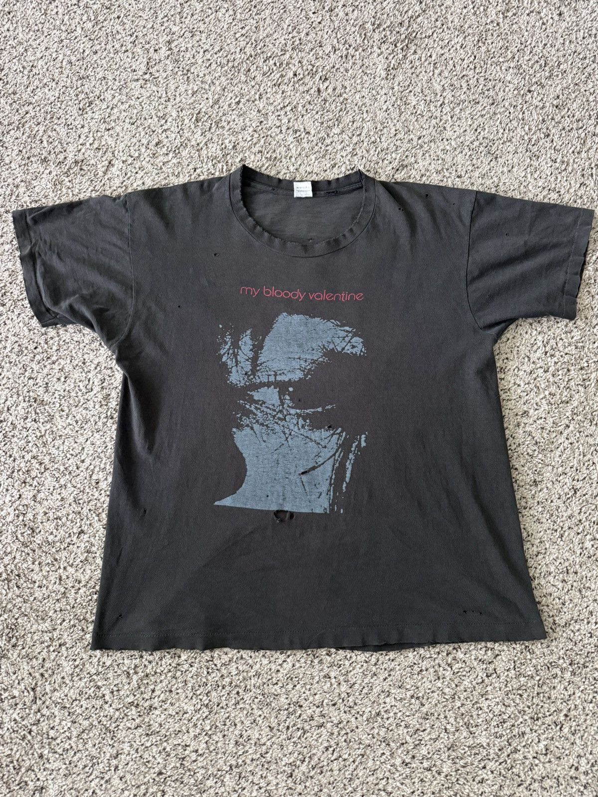 Band Tees Vintage My Bloody Valentine Feed Me With Your Kiss Tshirt Size US XL / EU 56 / 4 - 2 Thumbnail