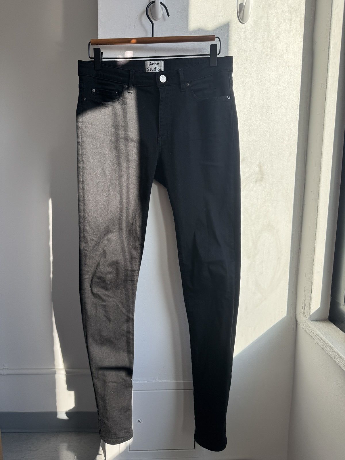 Acne Studios Acne Studios black skinny jeans Size US 29 - 1 Thumbnail