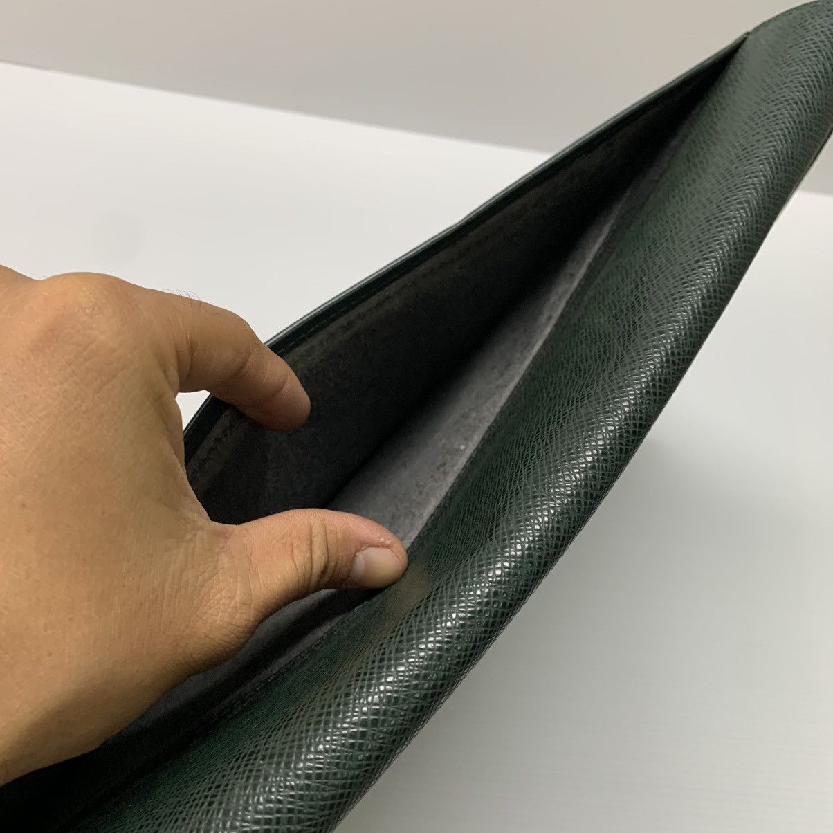 Louis Vuitton Louis Vuitton Taiga Document Clutch Bag Size ONE SIZE - 6 Thumbnail
