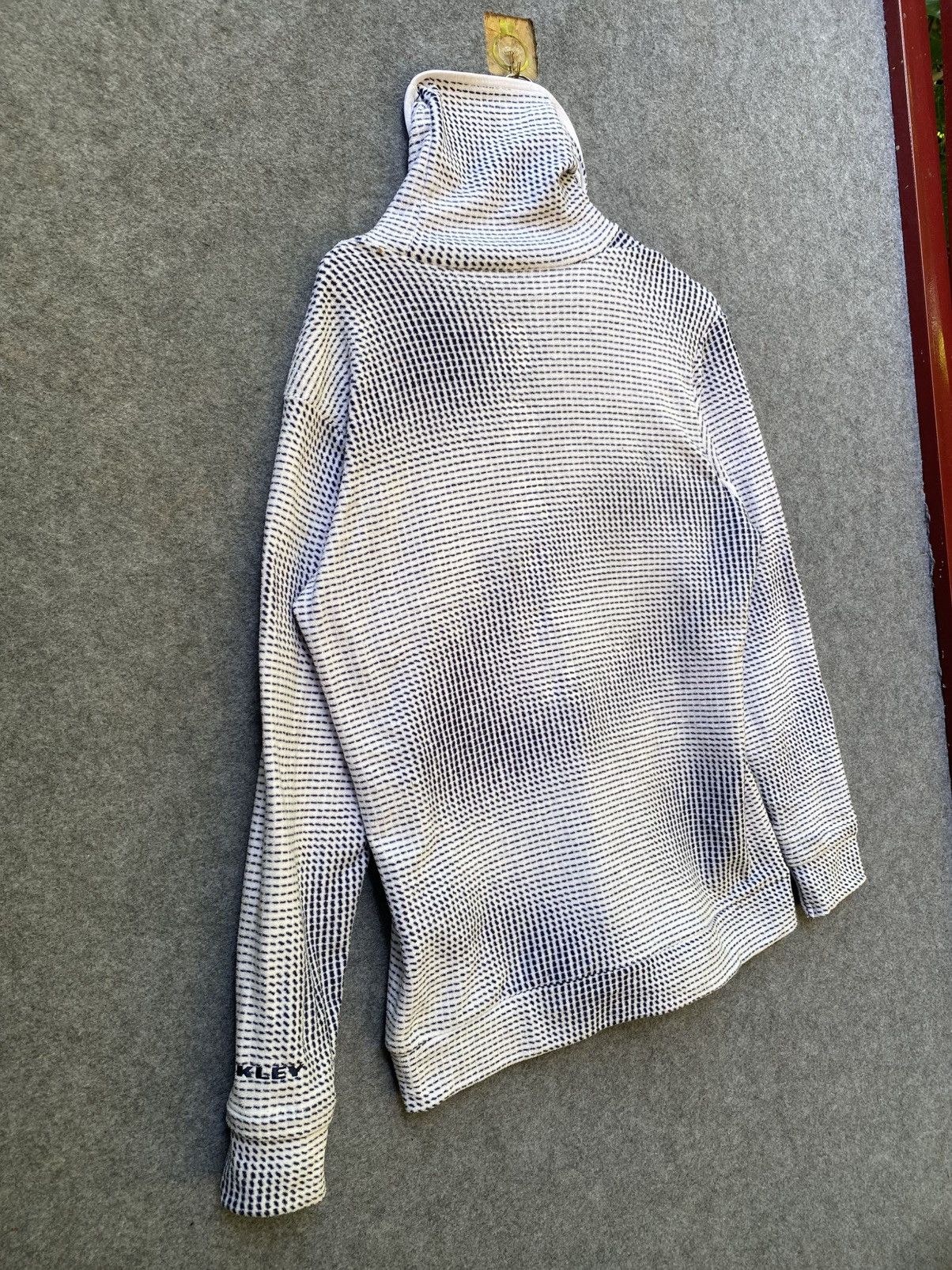 Oakley Vintage Oakley turtle neck long sleeve Size US XL / EU 56 / 4 - 12 Thumbnail