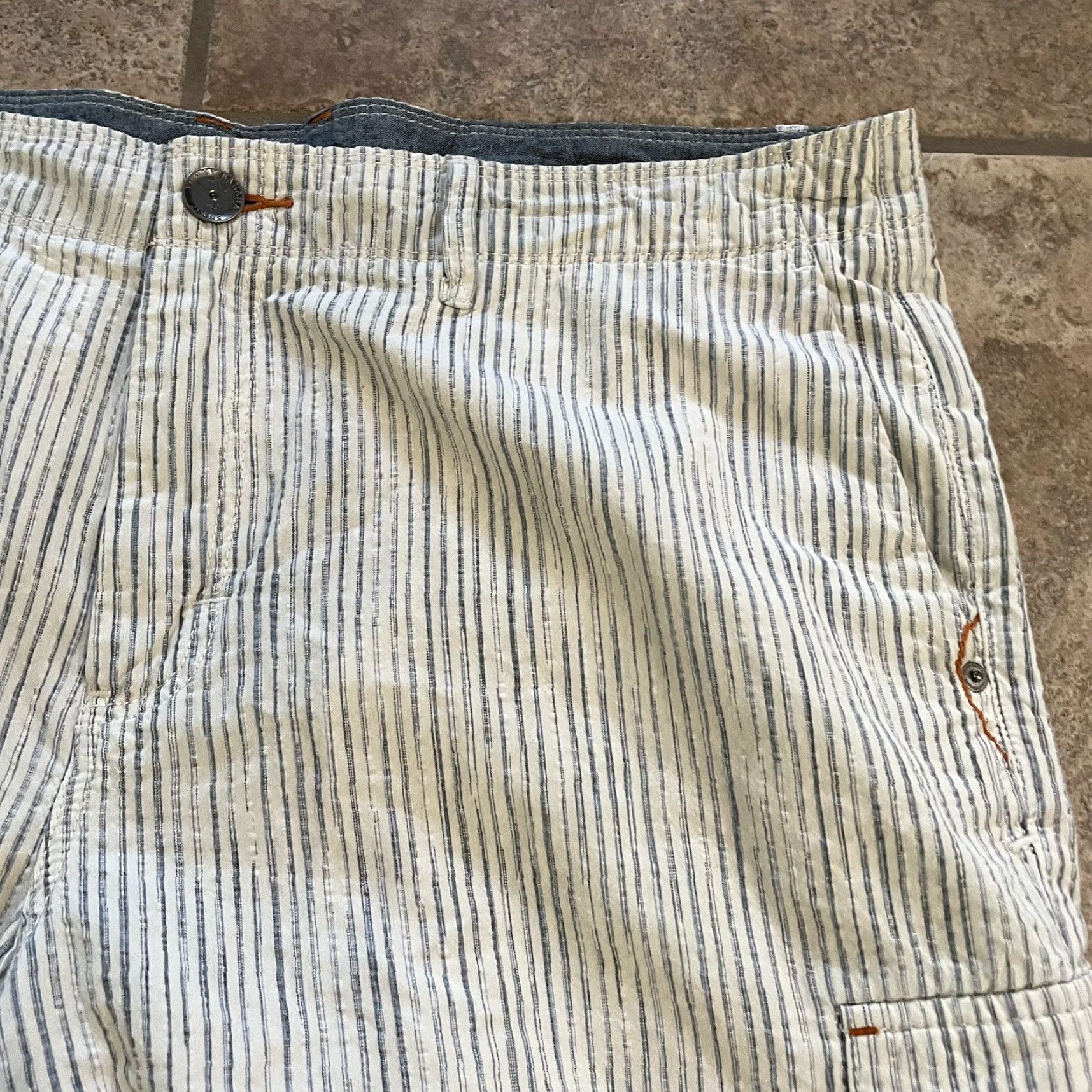 Tommy Bahama Tommy Bahama Cargo Shorts Mens Size 38 Beige Cotton Blend Cargo Size US 38 / EU 54 - 2 Thumbnail