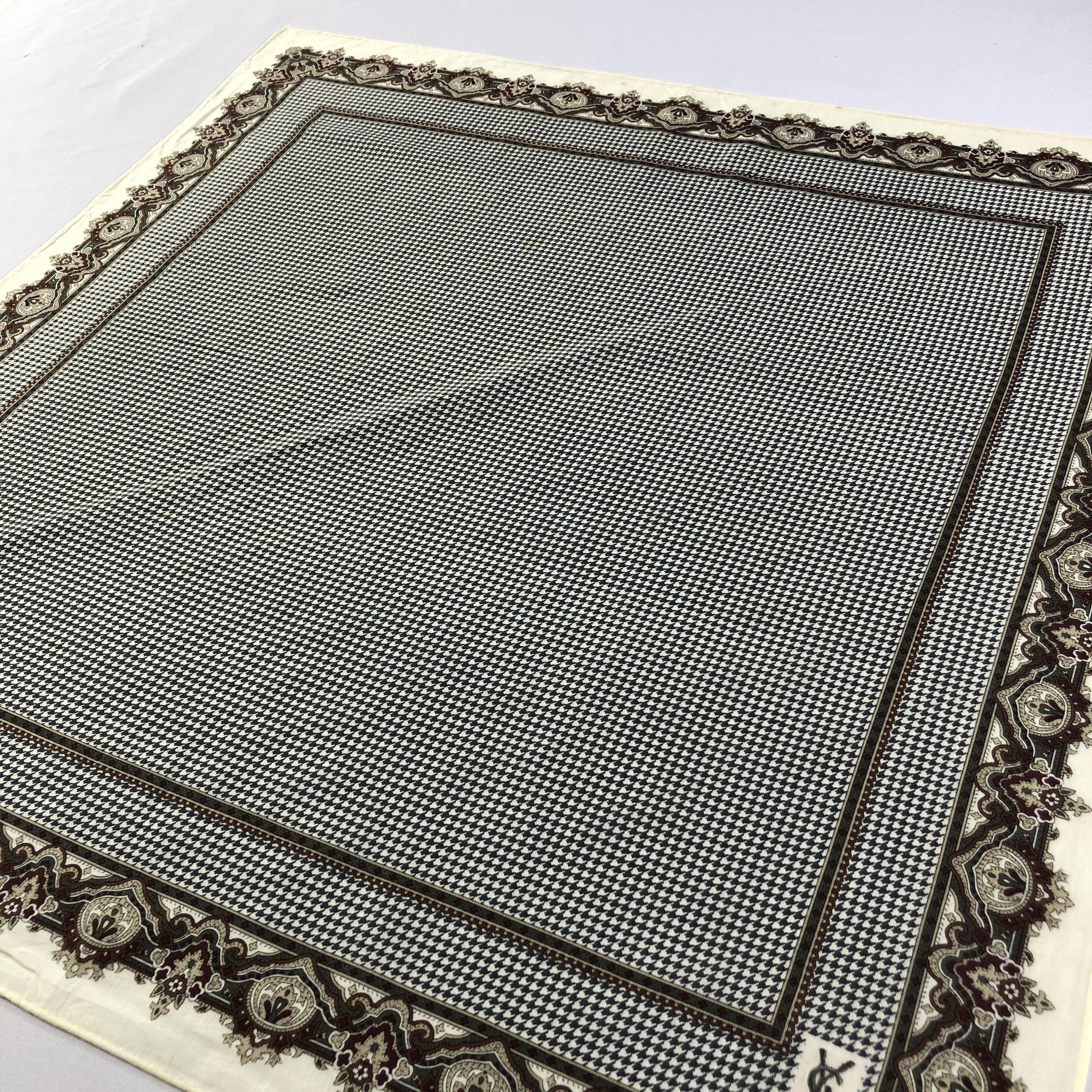 Yves Saint Laurent YSL Paisley Handkerchief Neckerchief Bandana H1766 Size ONE SIZE - 3 Thumbnail