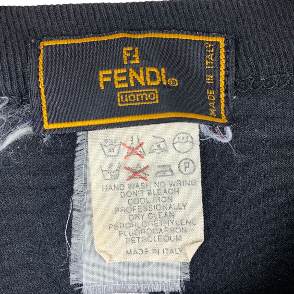 Fendi Vintage FENDI big spellout designer tee Size US M / EU 48-50 / 2 - 9 Thumbnail