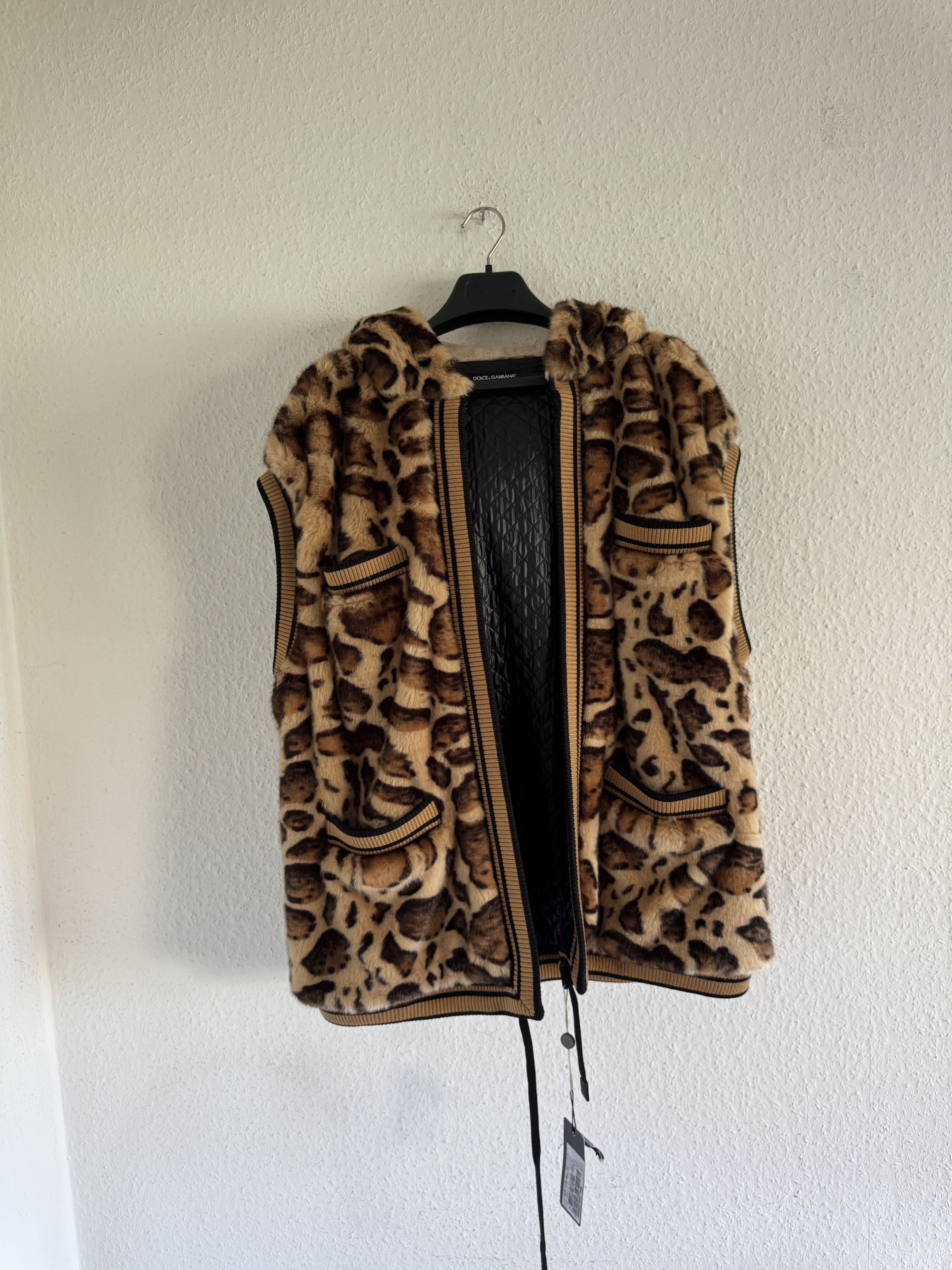 Dolce & Gabbana Fall Winter 2017 Leopard Faux Fur Hooded Vest Size US XL / EU 56 / 4 - 3 Thumbnail