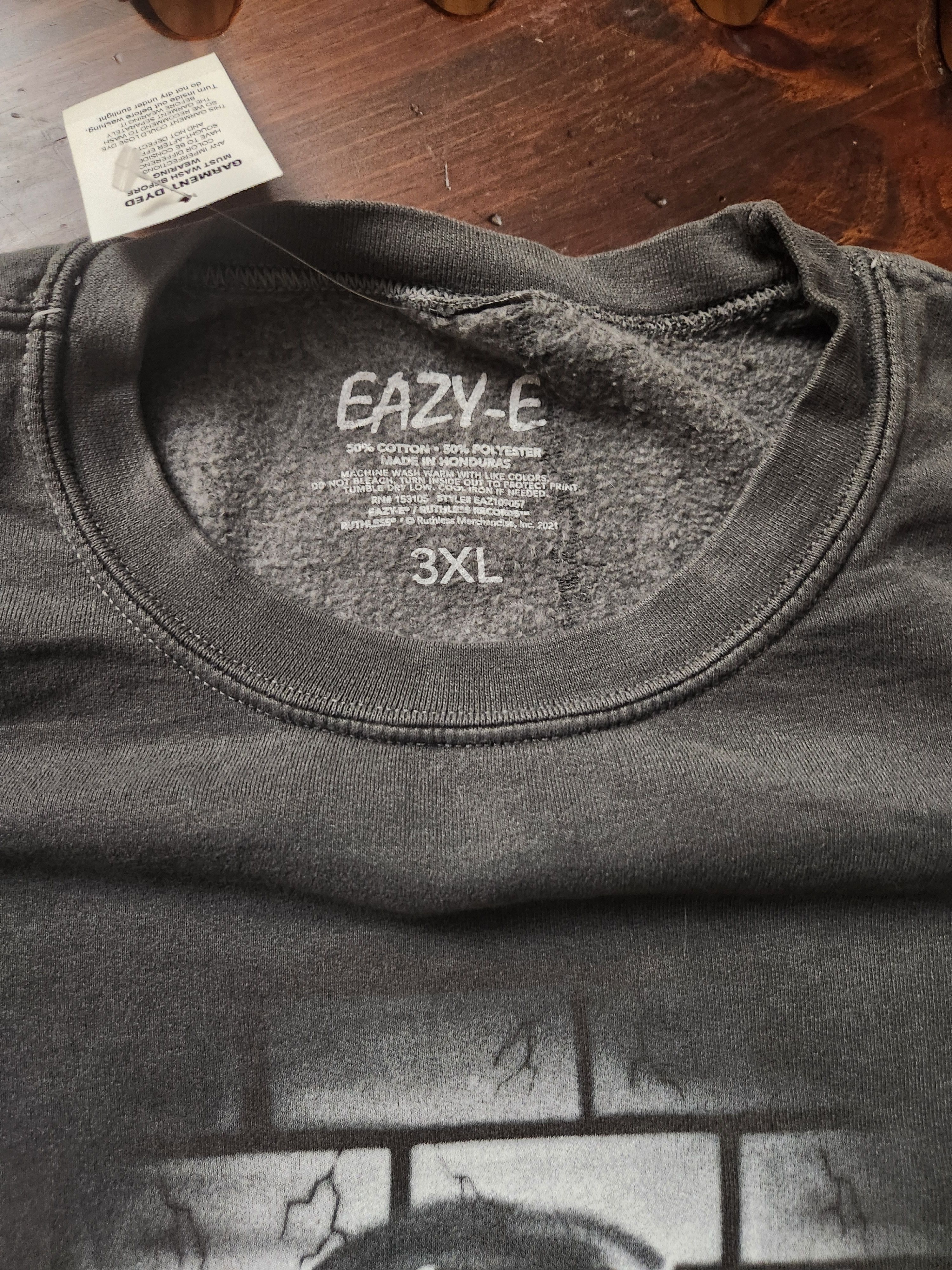 Other Easy-E 3XL. Feels like 2X. NWT Graffiti portrait Size US XXL / EU 58 / 5 - 3 Thumbnail