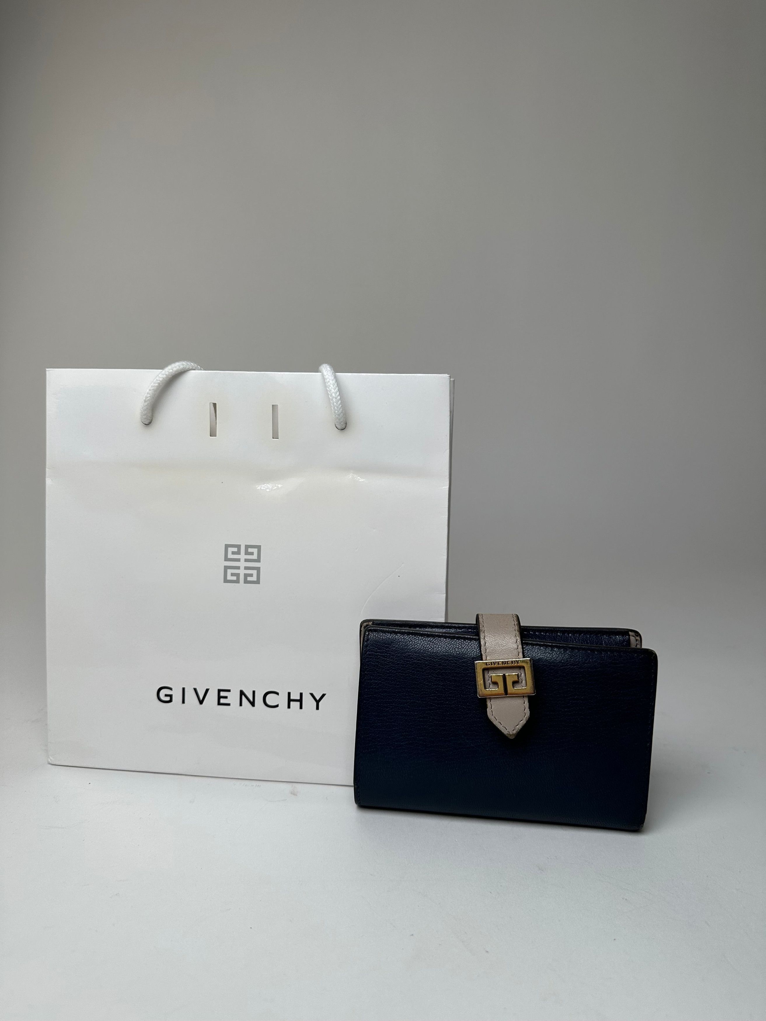 Givenchy Vintage Grained Leather Bifold Wallet Navy Size ONE SIZE - 1 Thumbnail