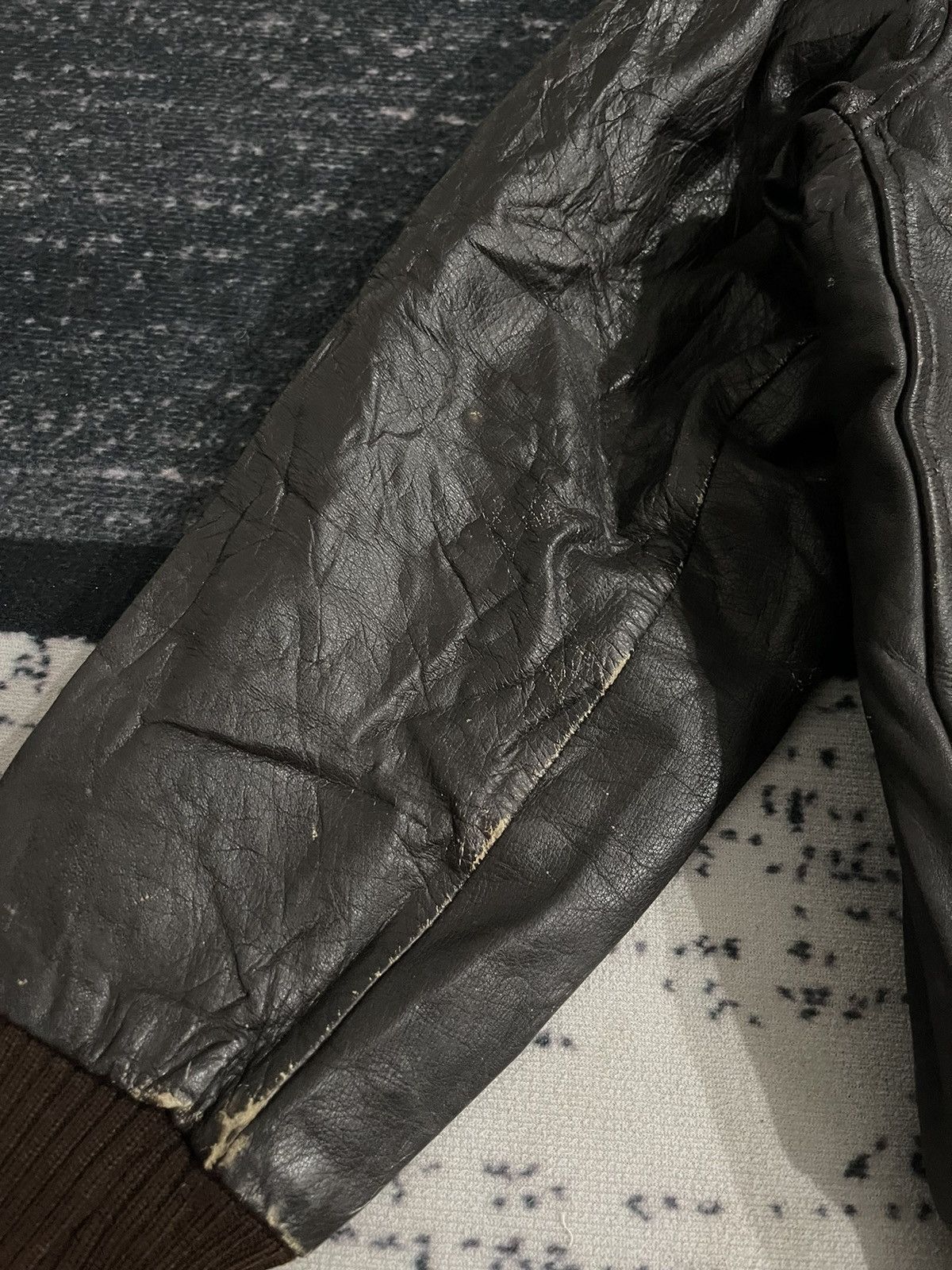 Vintage Vintage Yac Cow Leather Bomber Jacket Size US L / EU 52-54 / 3 - 7 Thumbnail