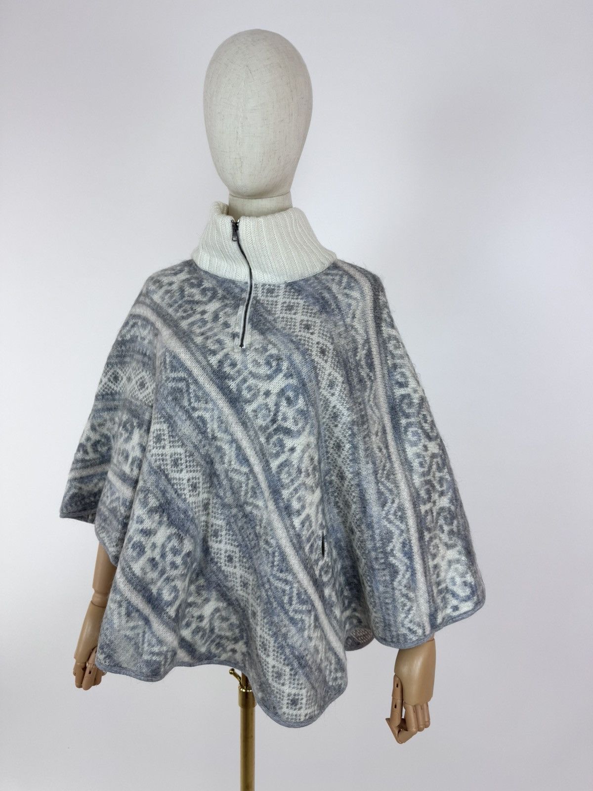 Designer × Japanese Brand MARC CAIN Cape Poncho Sweater Aztec pattern Size XS / US 0-2 / IT 36-38 - 3 Thumbnail
