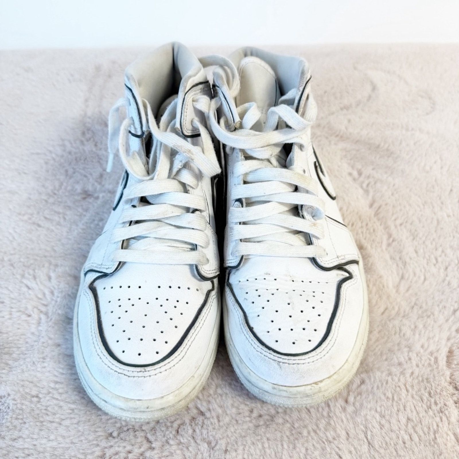 Nike NIKE Air Jordans Women’s White High Top Sneakers Size 7.5 Size US 7.5 / IT 37.5 - 5 Thumbnail