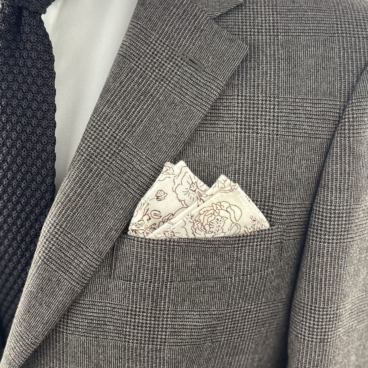 Other Men’s Dark Brown Knit Tie & Alabaster Floral Pocket Square Size ONE SIZE - 5 Thumbnail