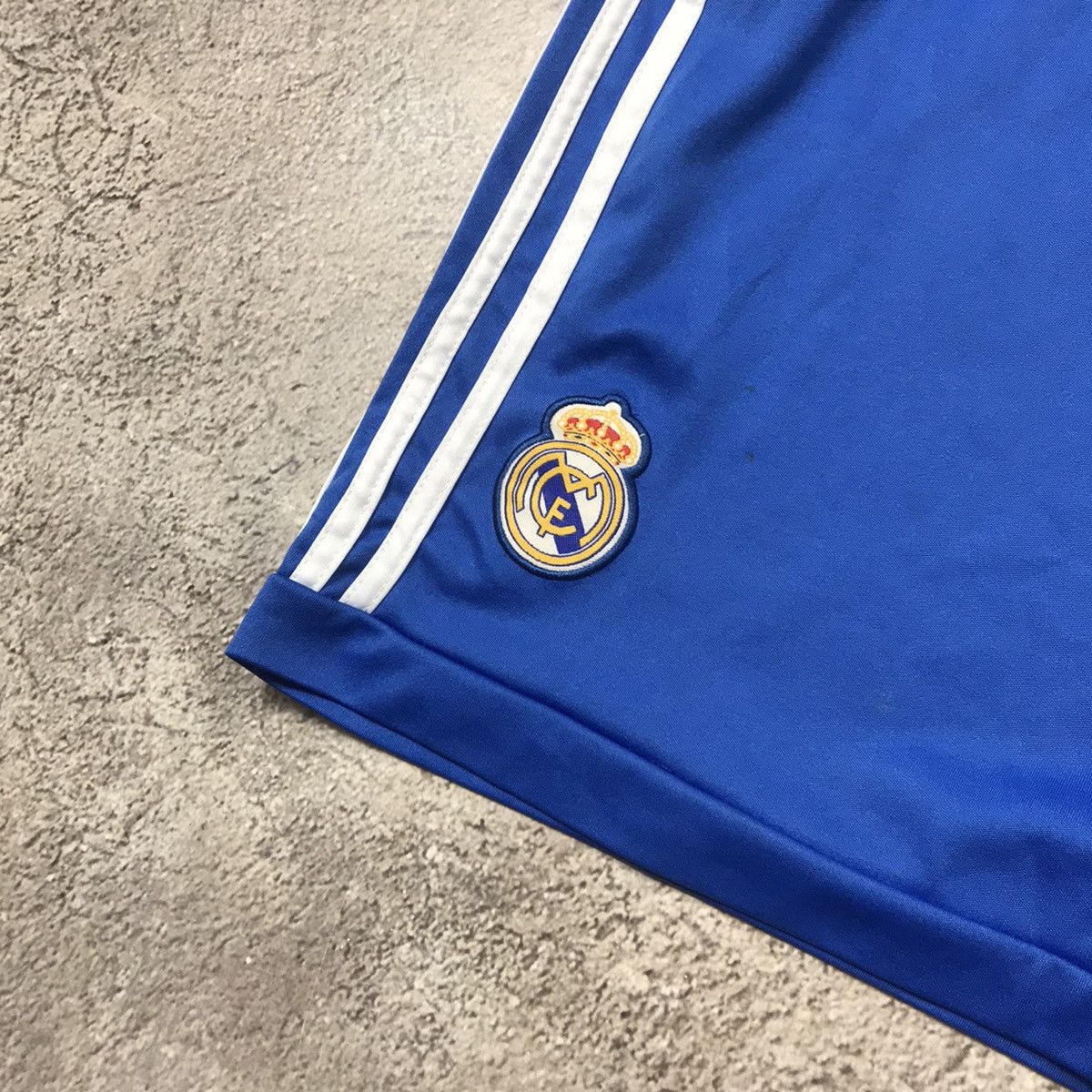 Vintage Vintage Real Madrid Adidas Shorts Blue Stripes Streetwear 30 Size US 30 / EU 46 - 3 Thumbnail