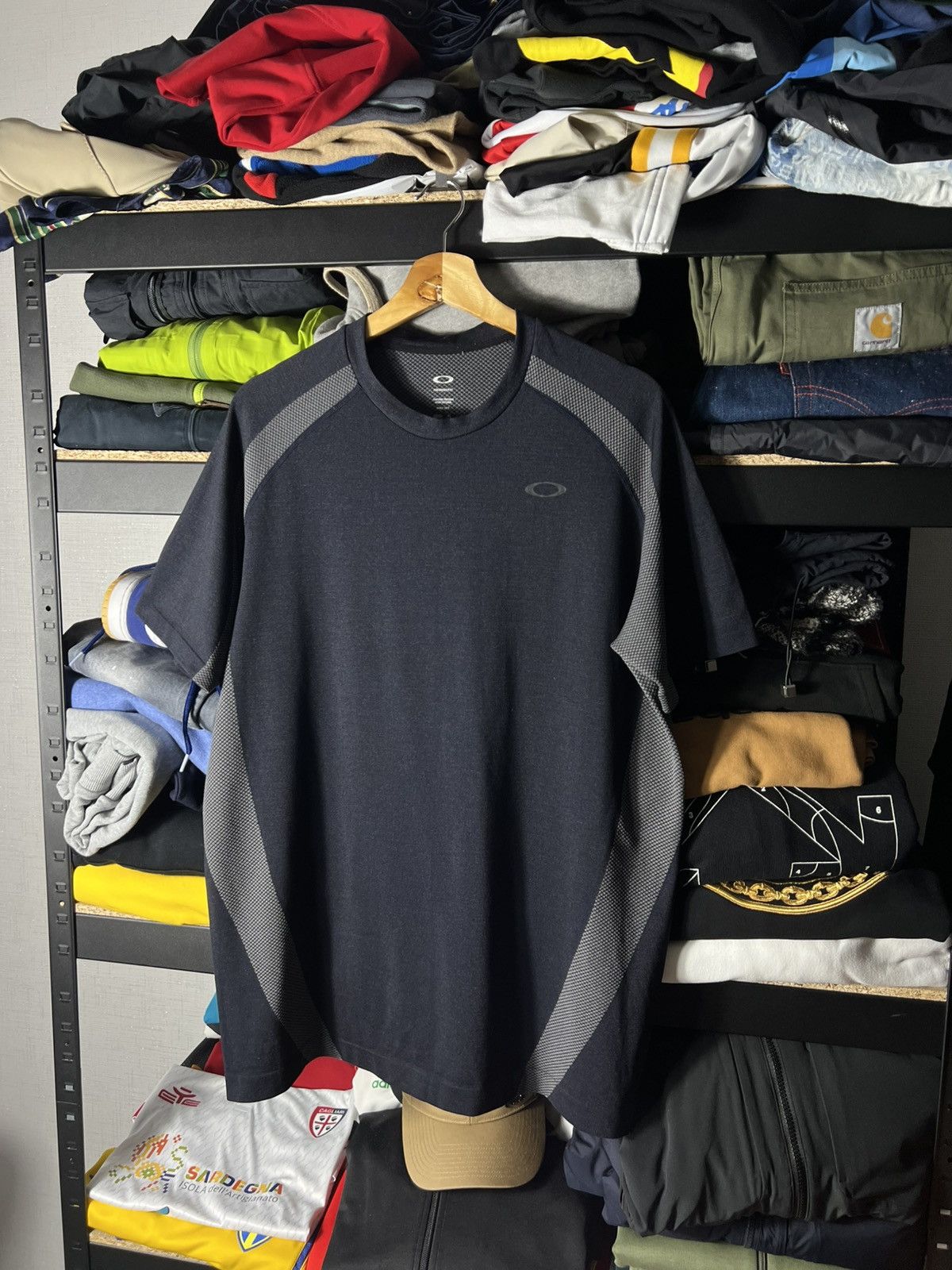 Oakley 🔥 Oakley Performance Fit Tech T-Shirt — Black/Grey — Size XL Size US XL / EU 56 / 4 - 2 Thumbnail