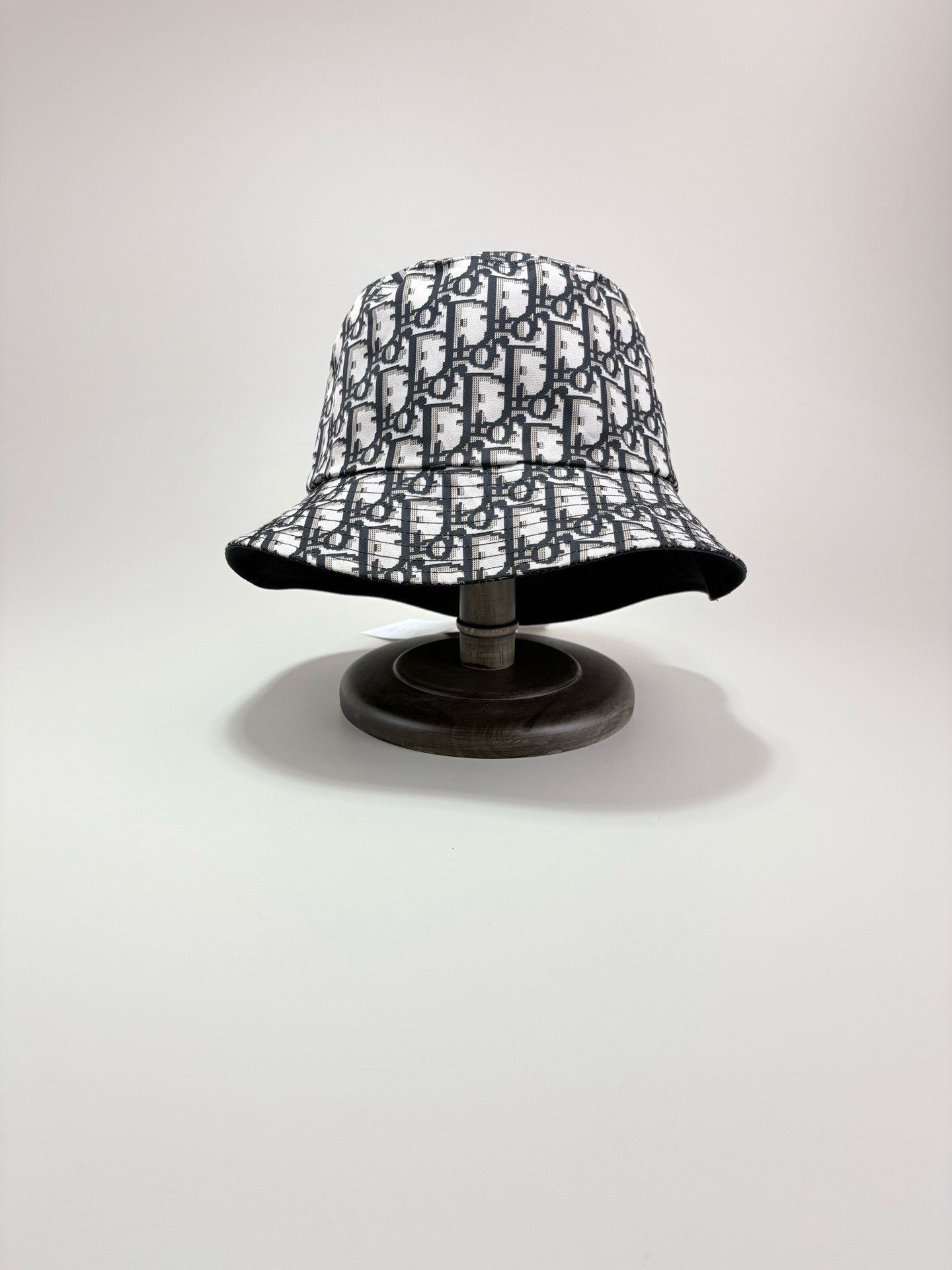 Dior DIOR Double-sided Logo Bucket Hat Size ONE SIZE - 1 Thumbnail