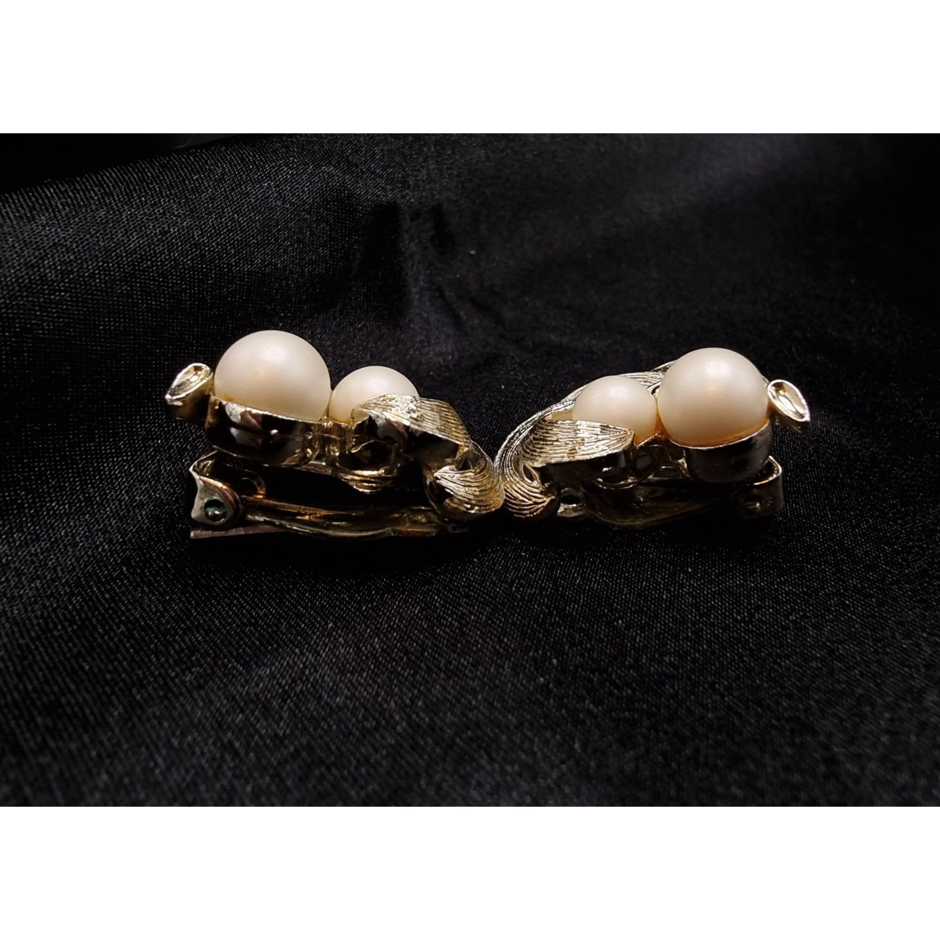 Vintage Vintage 1960's Lisner Gold Tone Clip-On Earrings W/ Faux Pea Size ONE SIZE - 5 Thumbnail