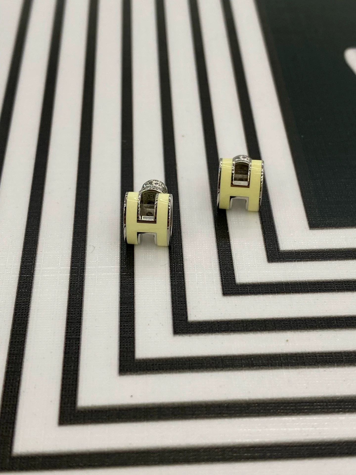 Hermes Hermes Pop H Earrings Yellow Small Size ONE SIZE - 1 Thumbnail