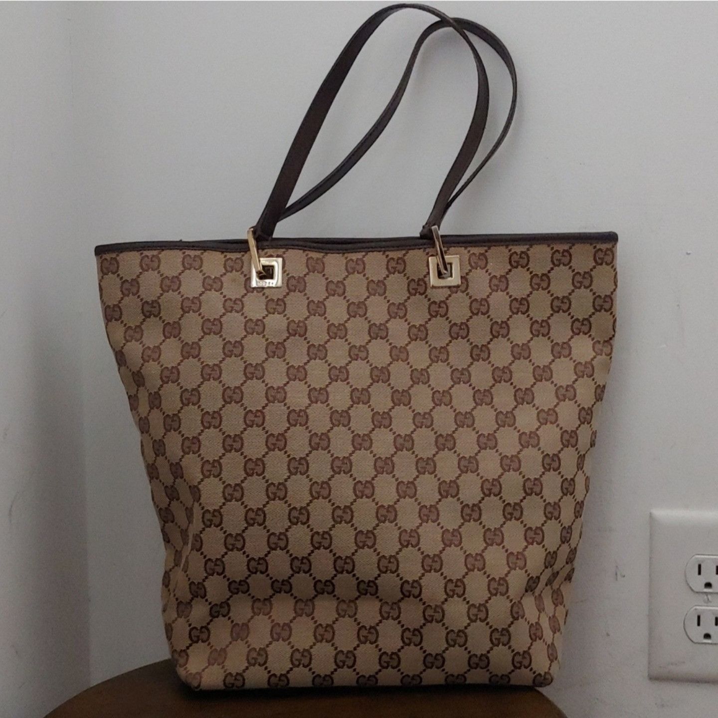 Gucci Authentic Gucci GG Monogram Supreme Bucket Tote Bag Size ONE SIZE - 2 Thumbnail