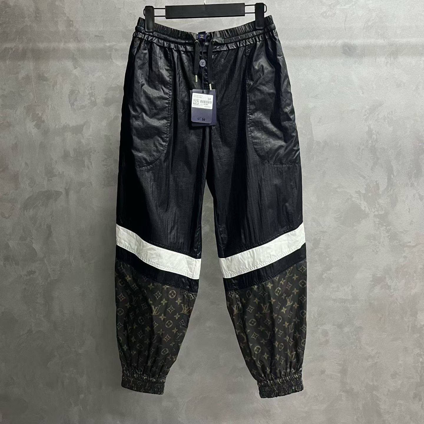 Louis Vuitton Louis Vuitton Retro Printed Black Pants 24 Women Size 24" / US 00 / IT 34 - 1 Thumbnail