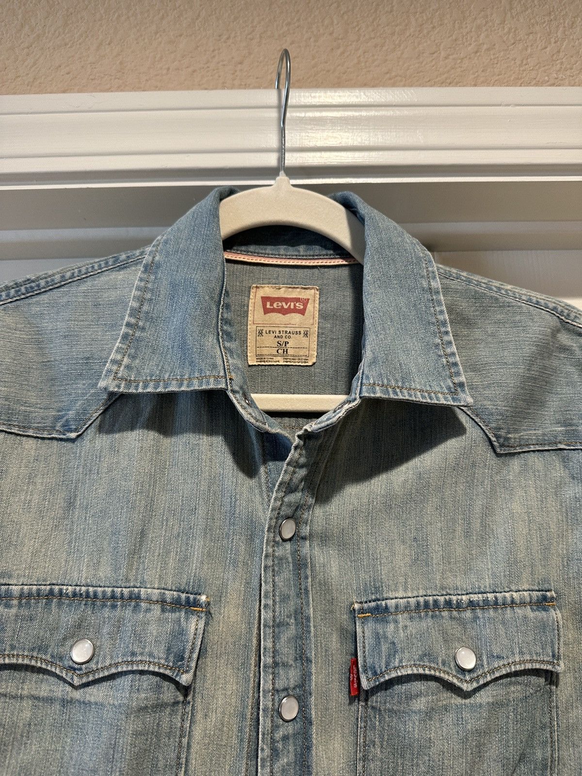 Levi's Levi’s Distressed Denim Shirt Size US S / EU 44-46 / 1 - 2 Thumbnail