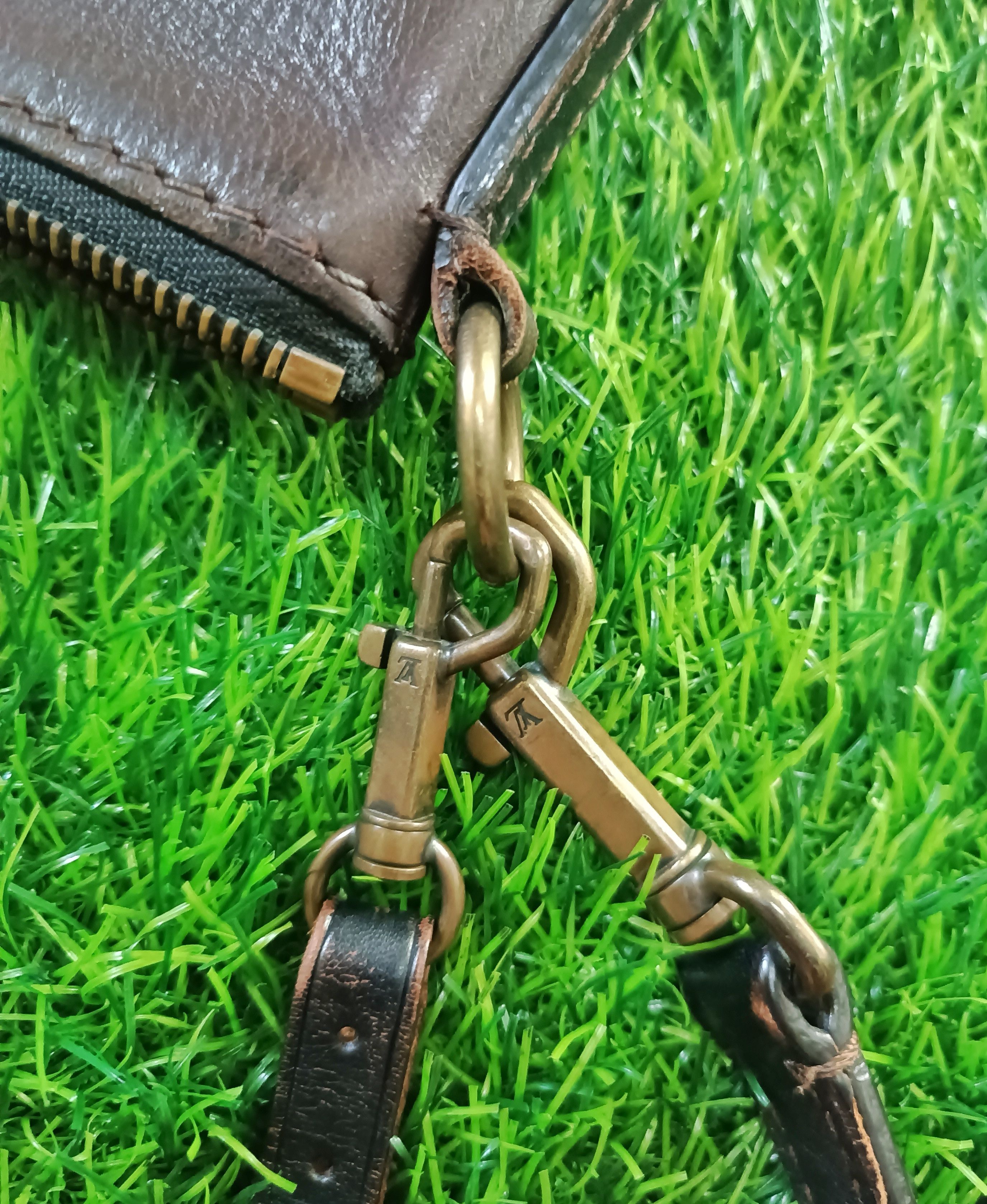 Louis Vuitton LV Louis Vuitton Shawnee Pochette Utah leather sling bag Size ONE SIZE - 12 Thumbnail