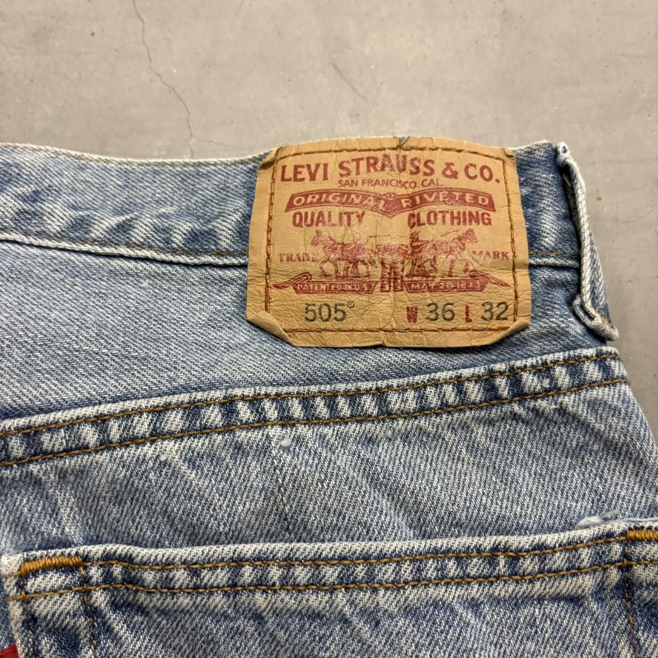 Levi's Crazy Vintage Y2K/2000s Baggy Levis 505 Medium Blue Wash Denim Jeans! Size US 36 / EU 52 - 6 Thumbnail