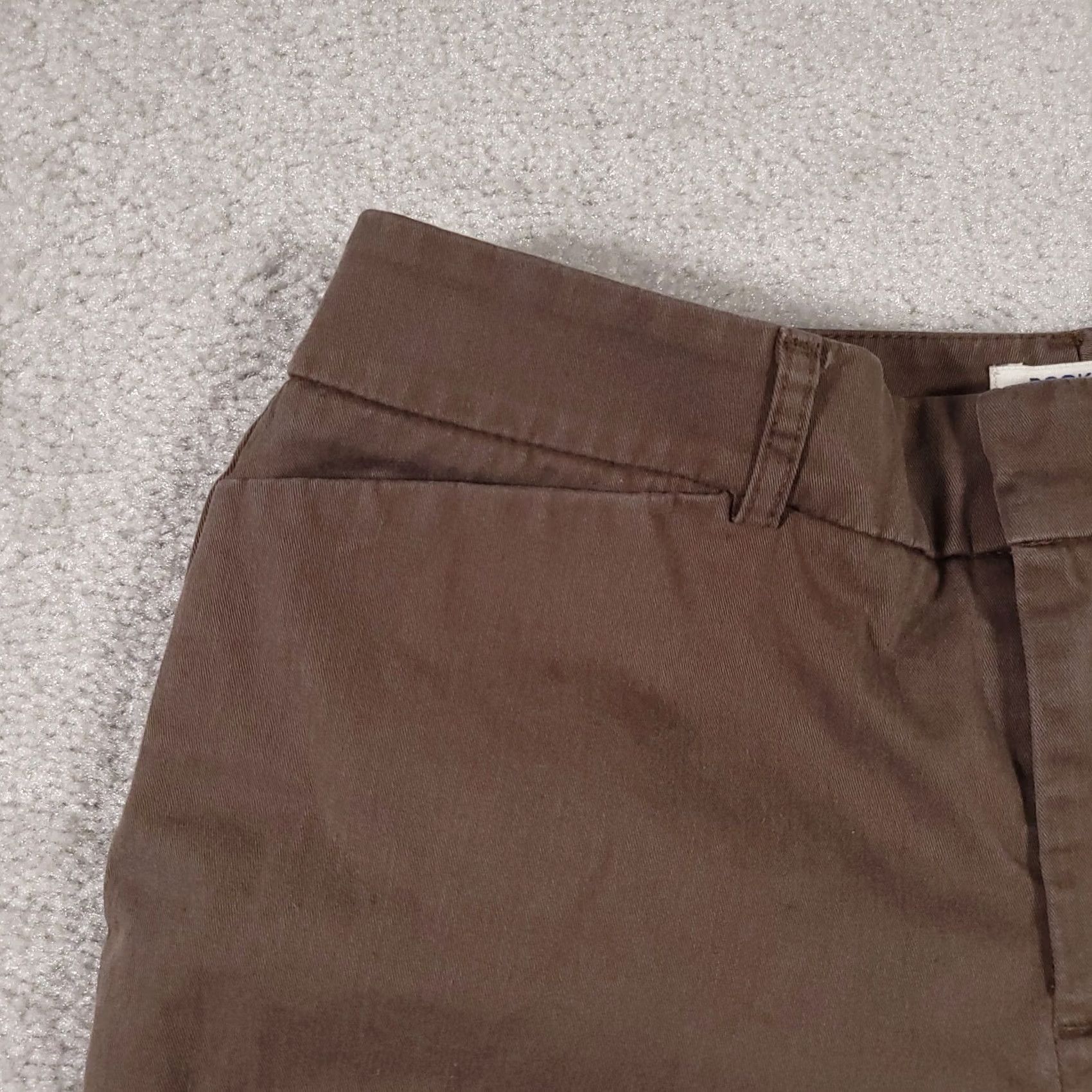 Dockers DOCKERS Pants Women's 6P Short Brown Flat Front Pockets Metro Fit Stretch Crop Capri Reg/Med Inseam 25.5 in Size 28" / US 6 / IT 42 - 4 Thumbnail