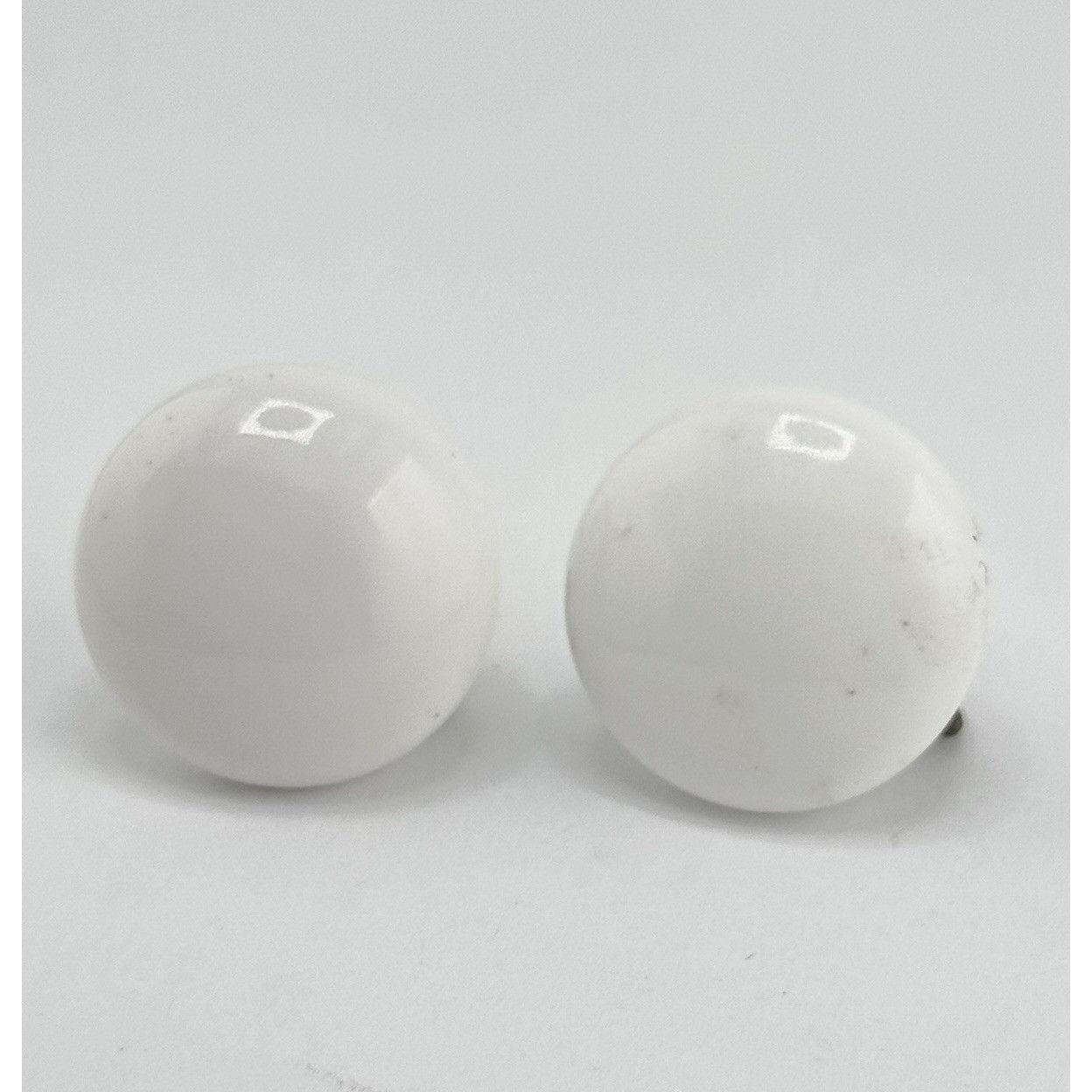 Vintage vintage white milk glass stud screw back earrings Size ONE SIZE - 5 Thumbnail
