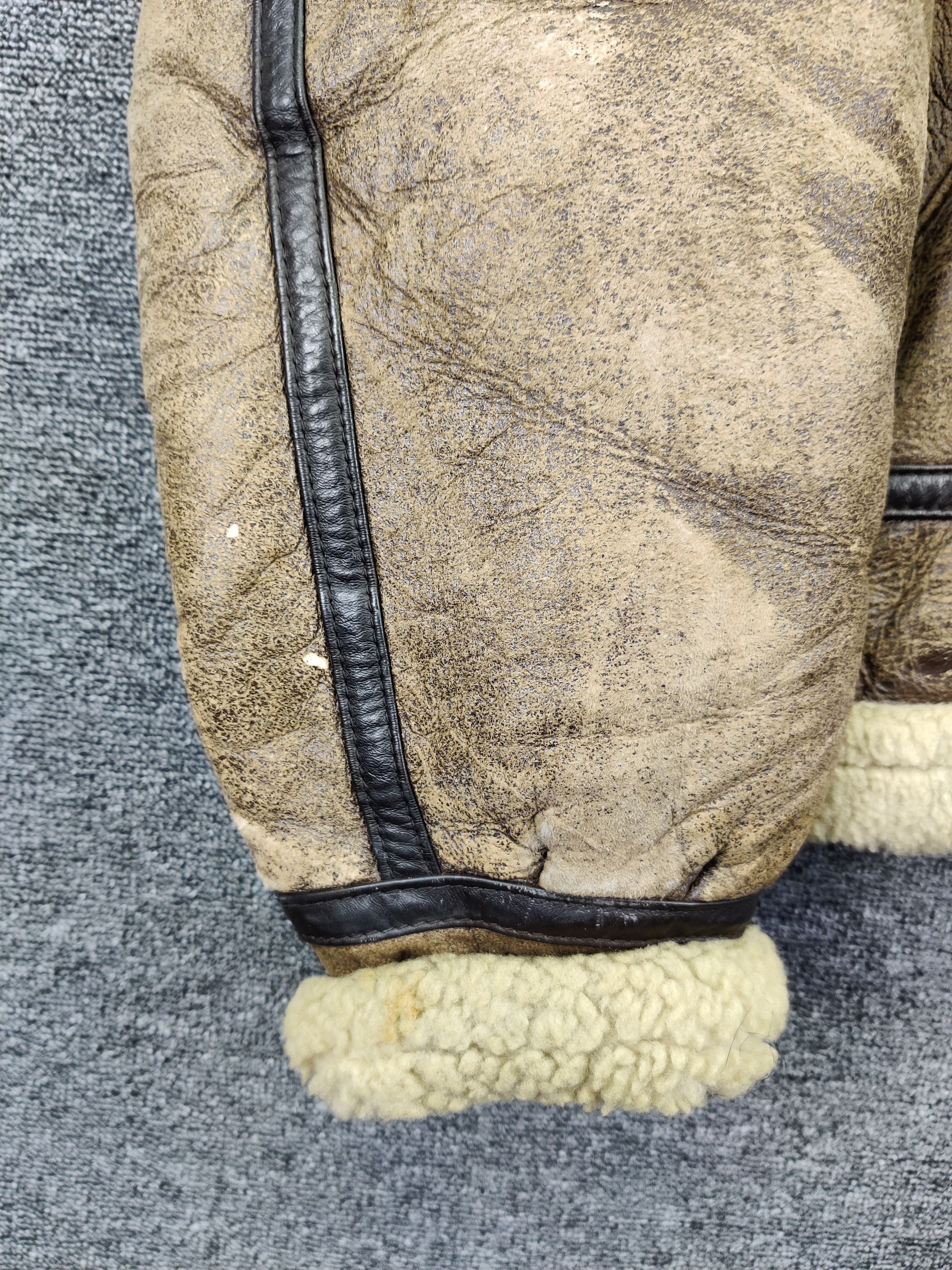 Vintage Vintage 90s US Air Force B-3 Sheepskin Flight Leather Jacket Size US L / EU 52-54 / 3 - 4 Thumbnail