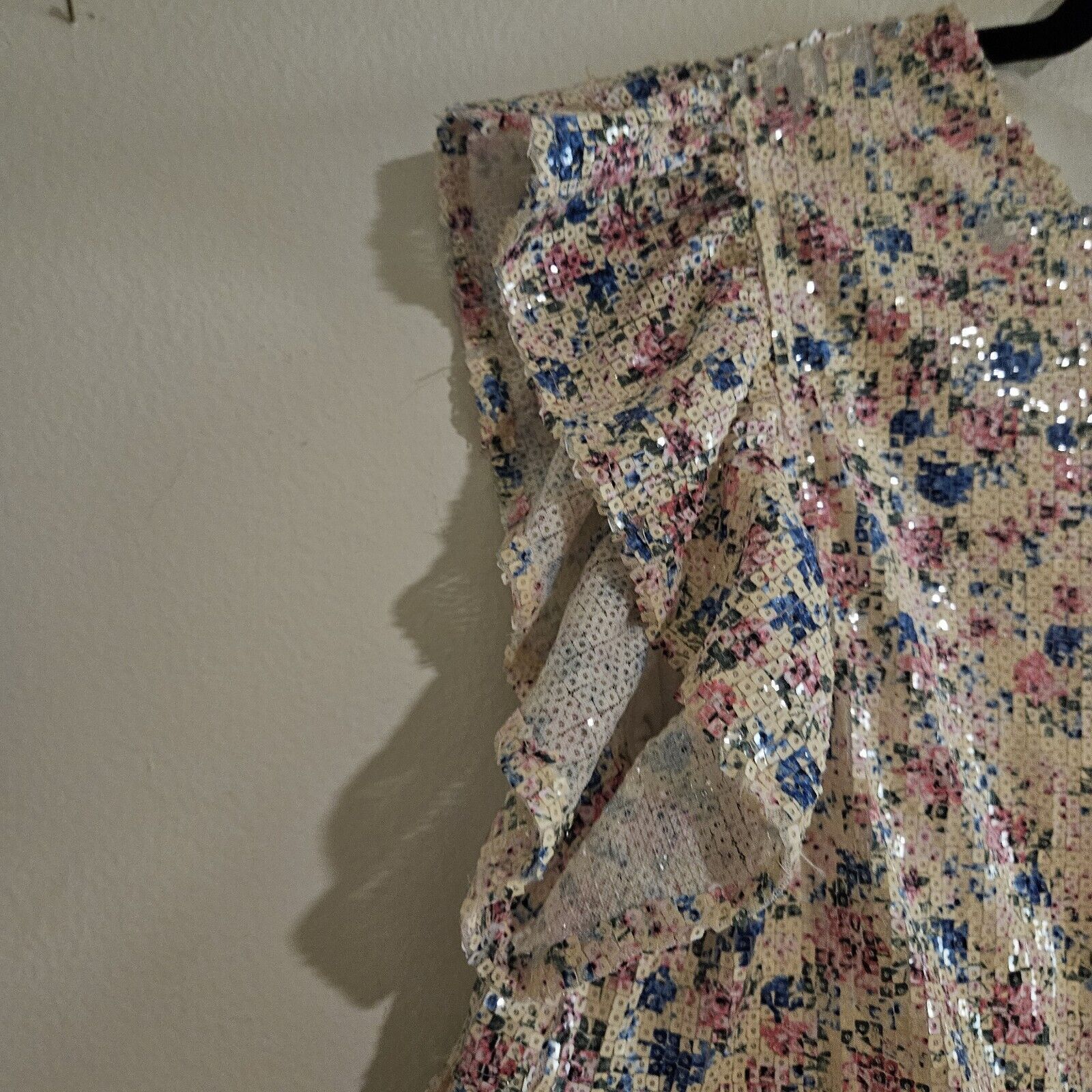 Zara ZARA Stunning Cropped Sequins Flowy Sleeve Blouse. Pink Euc Size S / US 4 / IT 40 - 2 Thumbnail