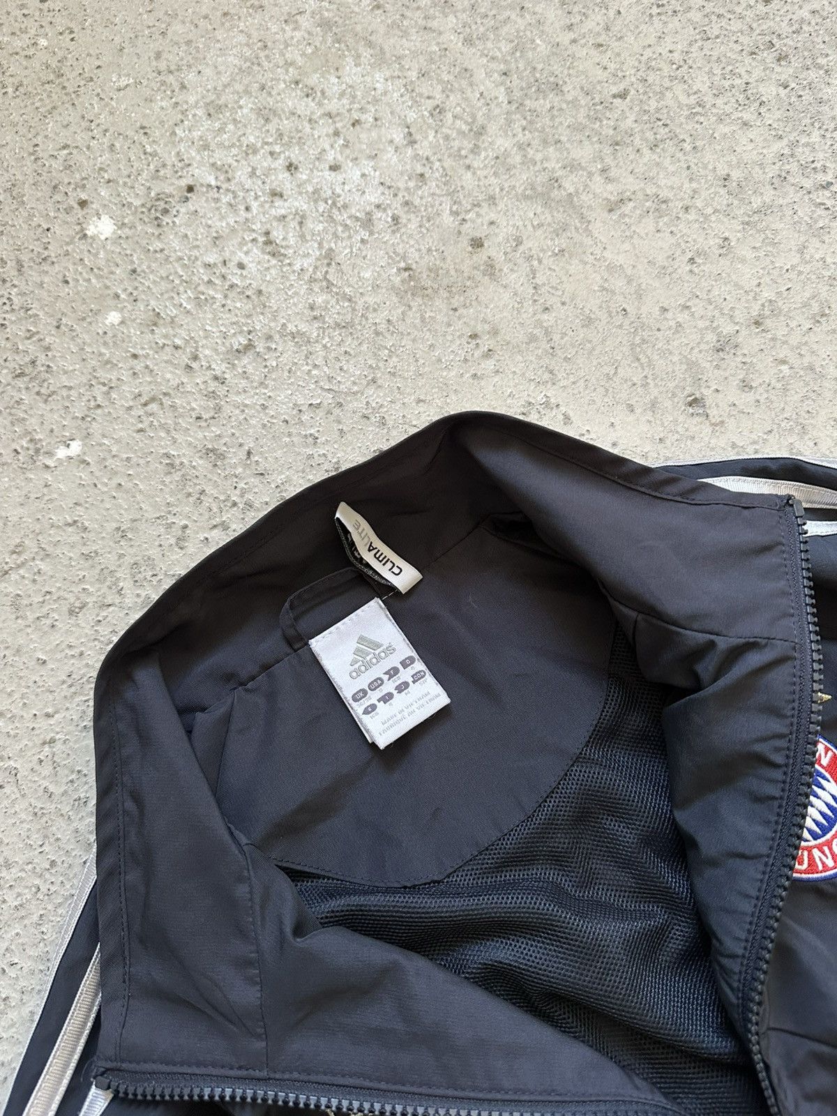 Adidas Vintage Adidas Suit UEFA FC BUYERN MUNCHEN Black size - S Size 46L - 5 Thumbnail