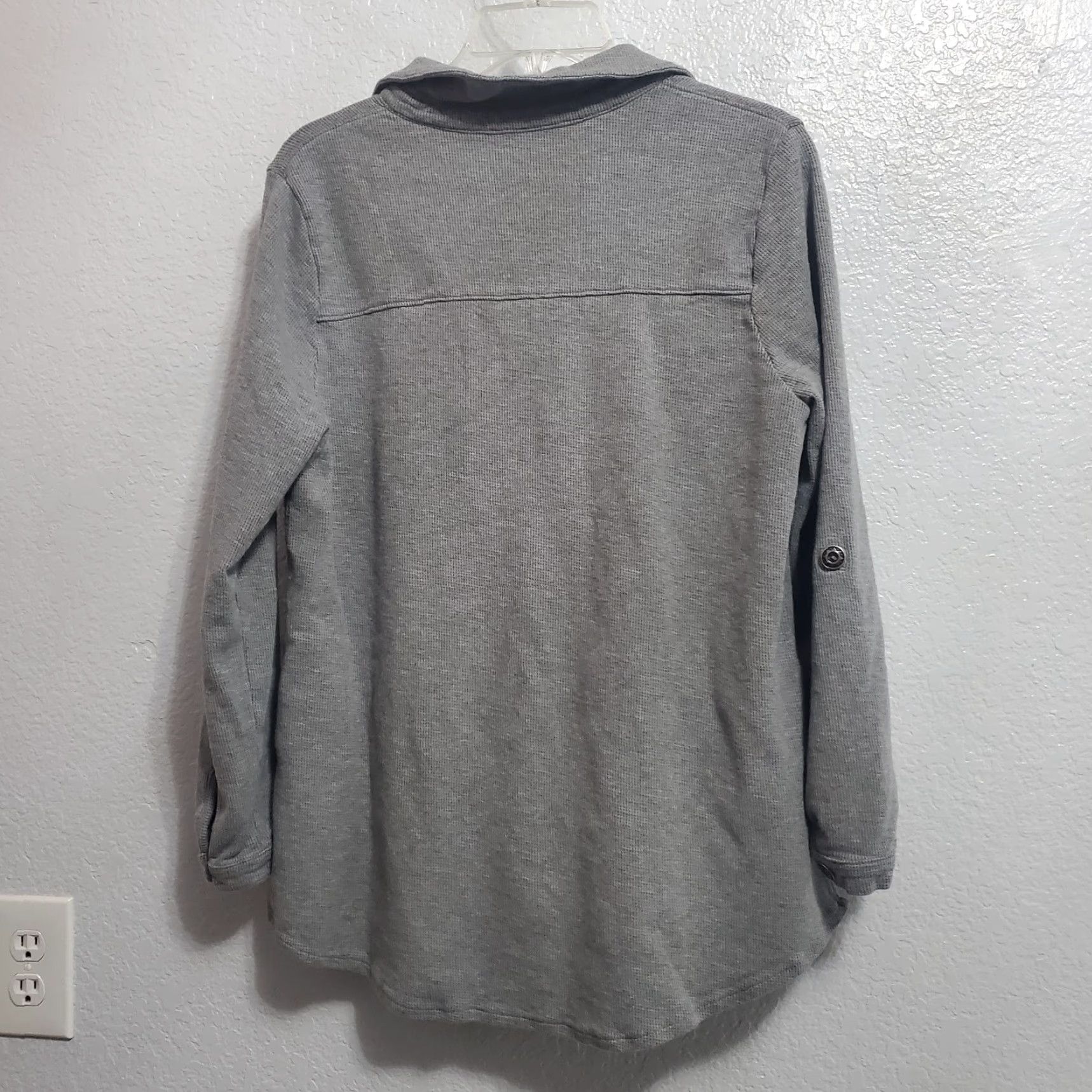 Soft Surroundings VINTAGE Soft Surroundings Top Women L Gray Waffle Knit Novelty Buttons Roll Tab Sleeve Size L / US 10 / IT 46 - 3 Thumbnail