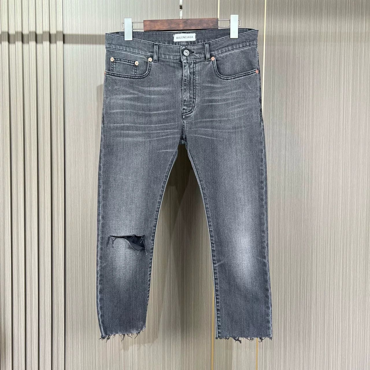 Balenciaga balenciaga distressed denim jeans W30 Size US 30 / EU 46 - 1 Thumbnail