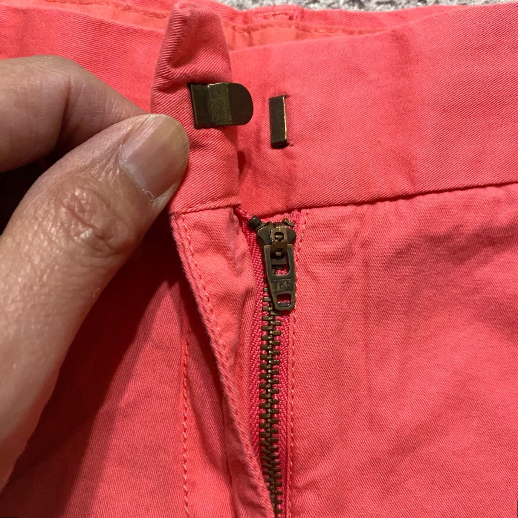 J.Crew J.CREW Pink Shorts Chino 100% Cotton Mid Rise Inseam 4" Front Flat Front Pockets Women Size 10 Size 32" / US 10 / IT 46 - 7 Thumbnail