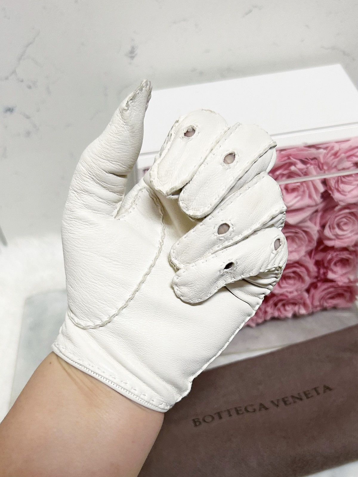 Bottega Veneta Authentic Bottega Veneta White Lambskin Driving Gloves Size ONE SIZE - 4 Thumbnail