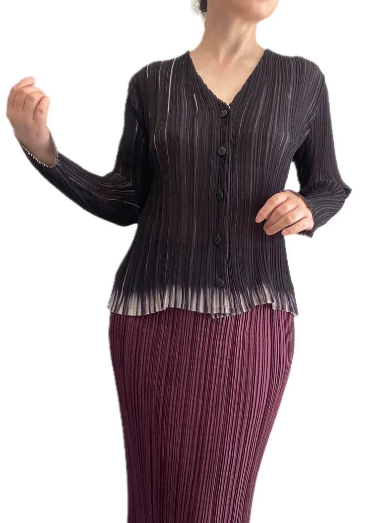 Issey Miyake size:3 Black pleated long-sleeved cardigan
