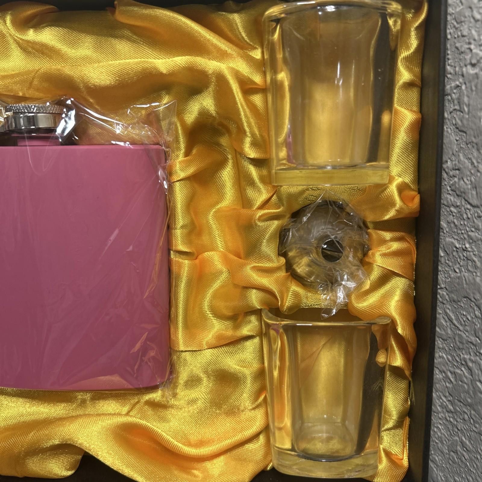 Designer PINK FLASK SET & 2 Glass Shot Glasses And Corkscrew GIFT BOX Size ONE SIZE - 5 Thumbnail