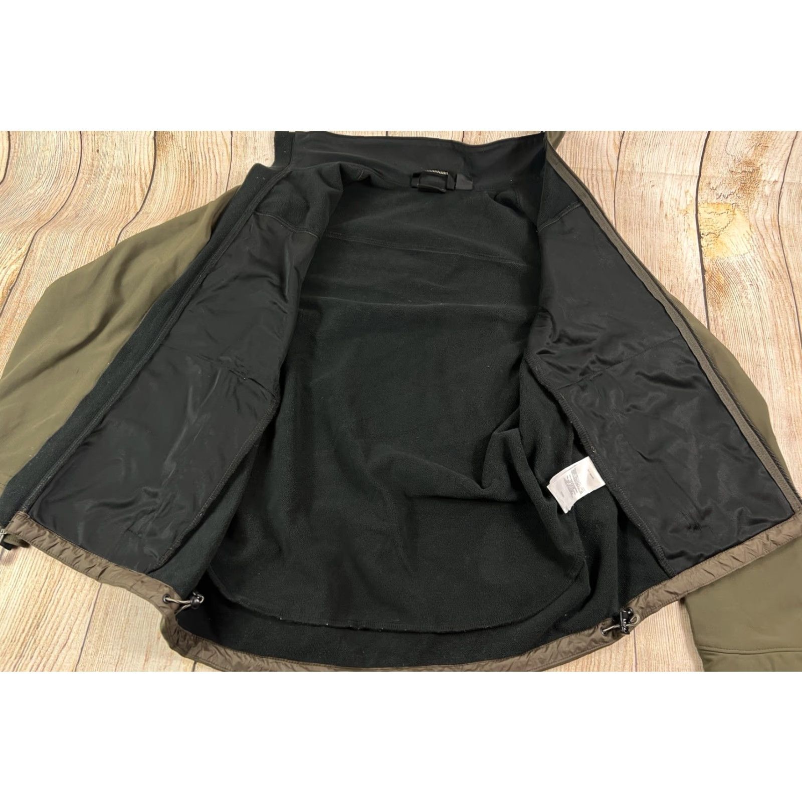 Mountain Hardwear VINTAGE Mountain Hardwear Jacket Mens Softshell Windbreaker Green M Full Zip Pockets Embroidered Logo Nylon Polyester Outdoor Shell/Classic Theme Size US M / EU 48-50 / 2 - 4 Thumbnail