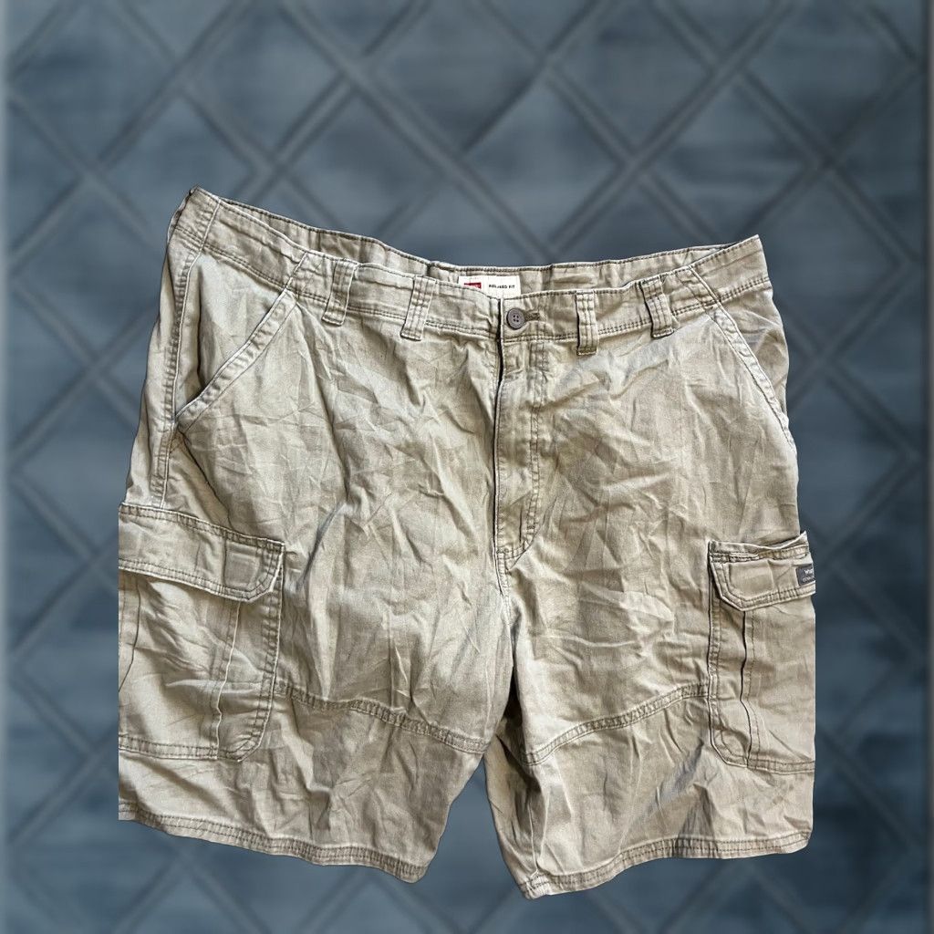 Wrangler VINTAGE Wrangler Men's Cargo Shorts Size 44 Relaxed Fit Beige Canvas Casual Travel Workwear Size US 44 / EU 60 - 1 Thumbnail