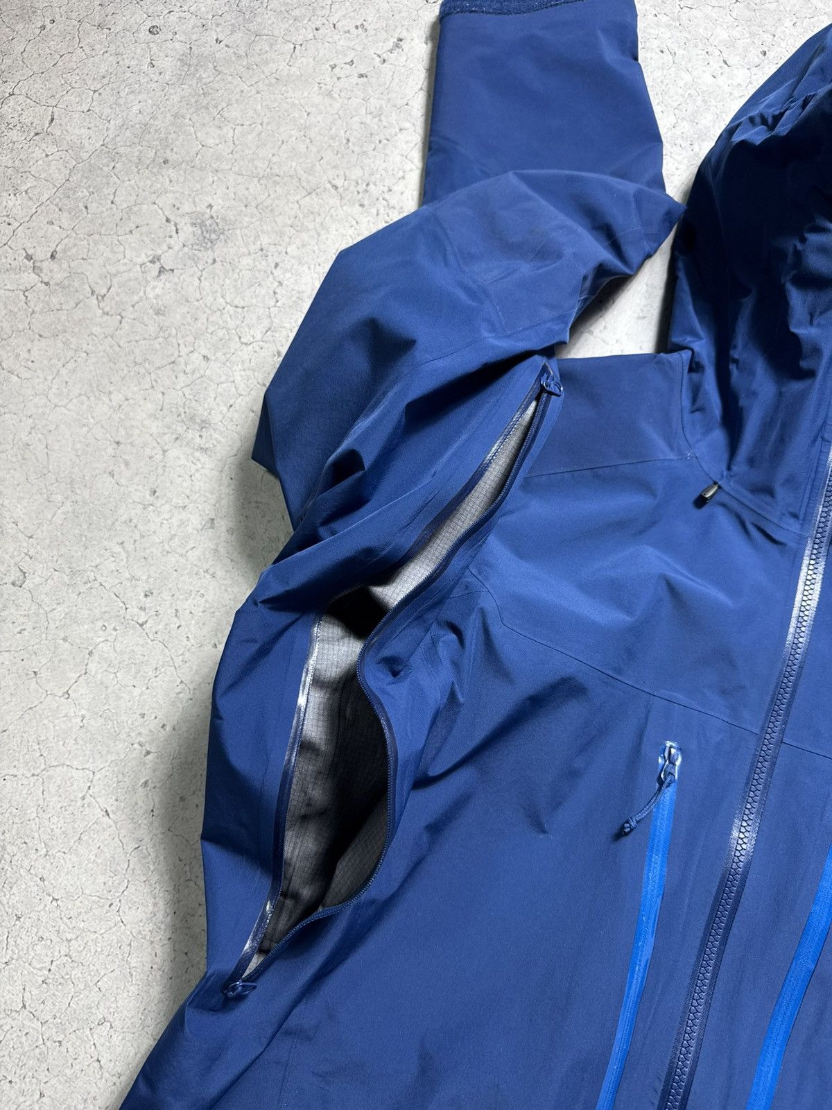 Arc'teryx Arc’teryx Gore-Tex Pro Alpha AR Jacket Size L Size US L / EU 52-54 / 3 - 8 Thumbnail