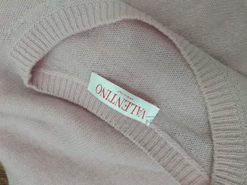 Valentino Valentino Pink feather sweater Size XL / US 12-14 / IT 48-50 - 2 Thumbnail