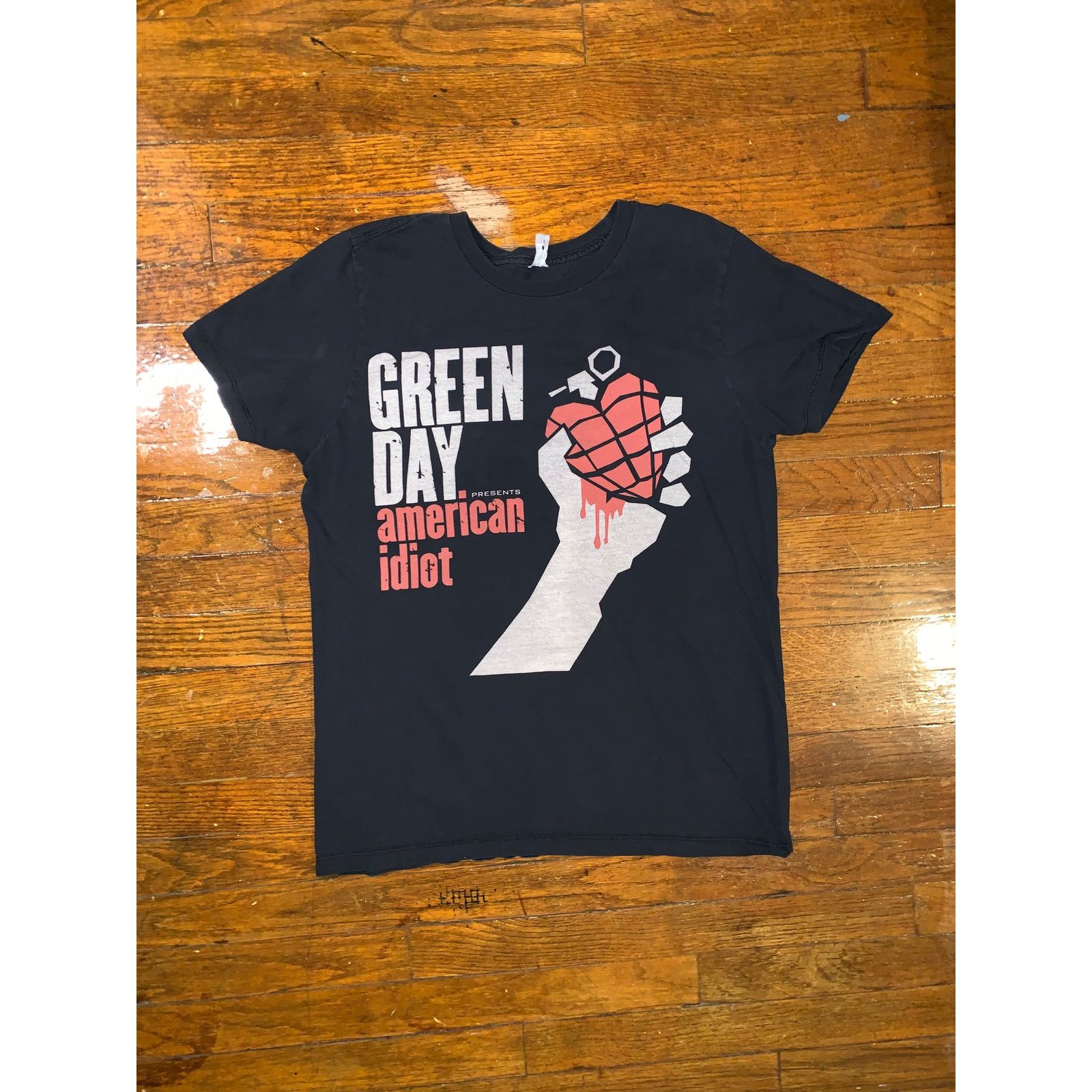 Band Tees Green Day American Idiot T Shirt Medium Women’s Black Punk Size M / US 6-8 / IT 42-44 - 1 Thumbnail