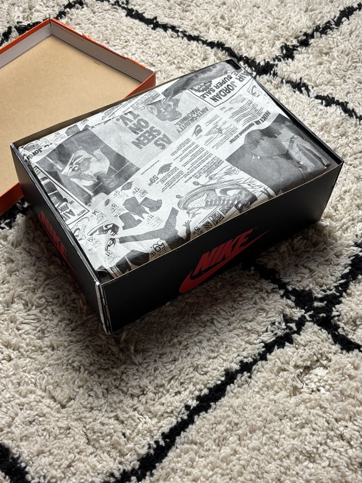 Jordan Brand Nike Air Jordan 1 Lost & Found Chicago Retro High Bulls Size US 9.5 / EU 42-43 - 13 Thumbnail
