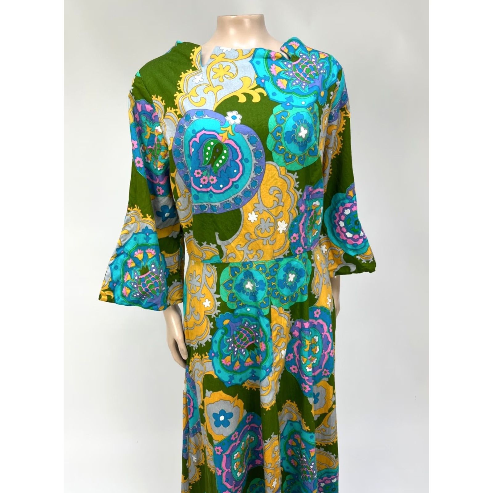 Vintage VINTAGE 70s Dress Green Bee Apple Print Shift Sleeveless Hawaii Party Mini Alice M Size 4XL / US 24-26 - 2 Thumbnail