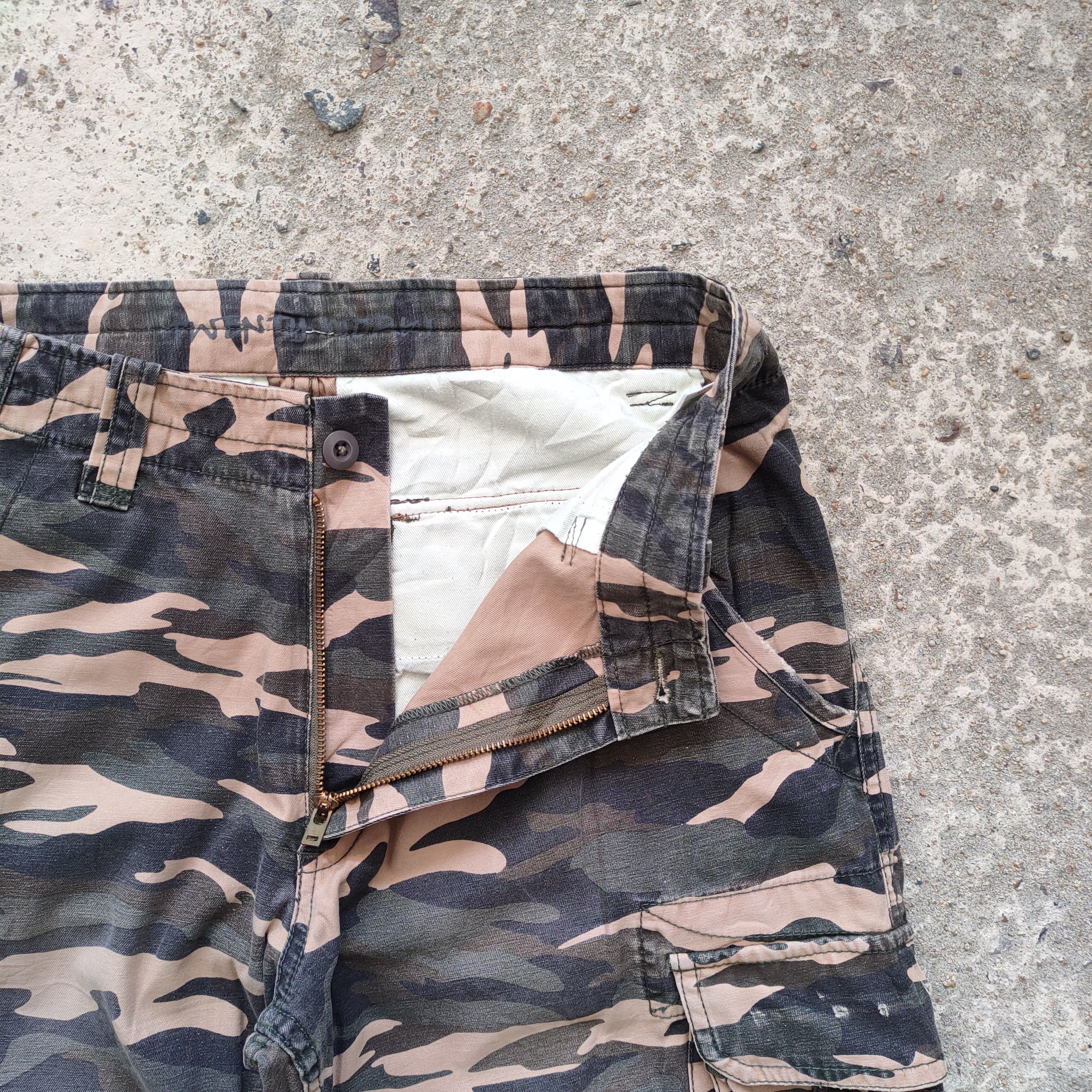 Japanese Brand × Vintage VINTAGE TWENTY WORK FADED CAMO CARGO PANTS Size US 32 / EU 48 - 5 Thumbnail