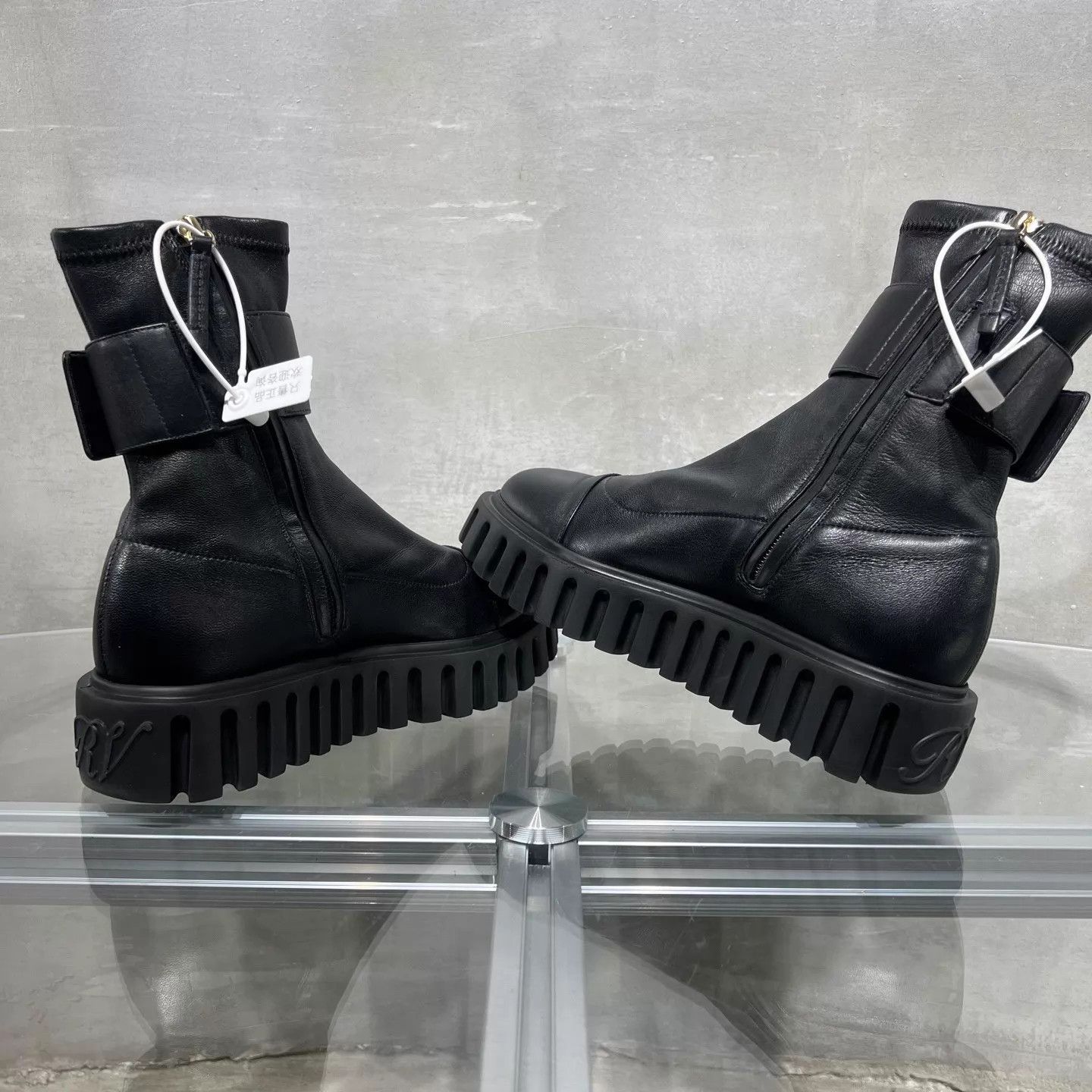 Roger Vivier Roger Vivier metal buckle lambskin short boots black 35 Size US 4.5 / IT 34.5 - 5 Thumbnail