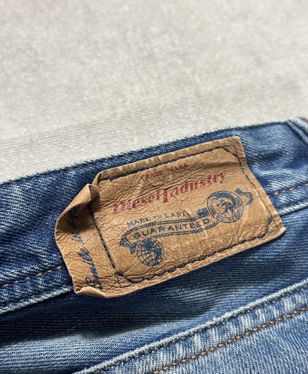 Diesel Vintage Diesel Larkee Regular Distressed Jeans 32x30 Size US 32 / EU 48 - 3 Thumbnail
