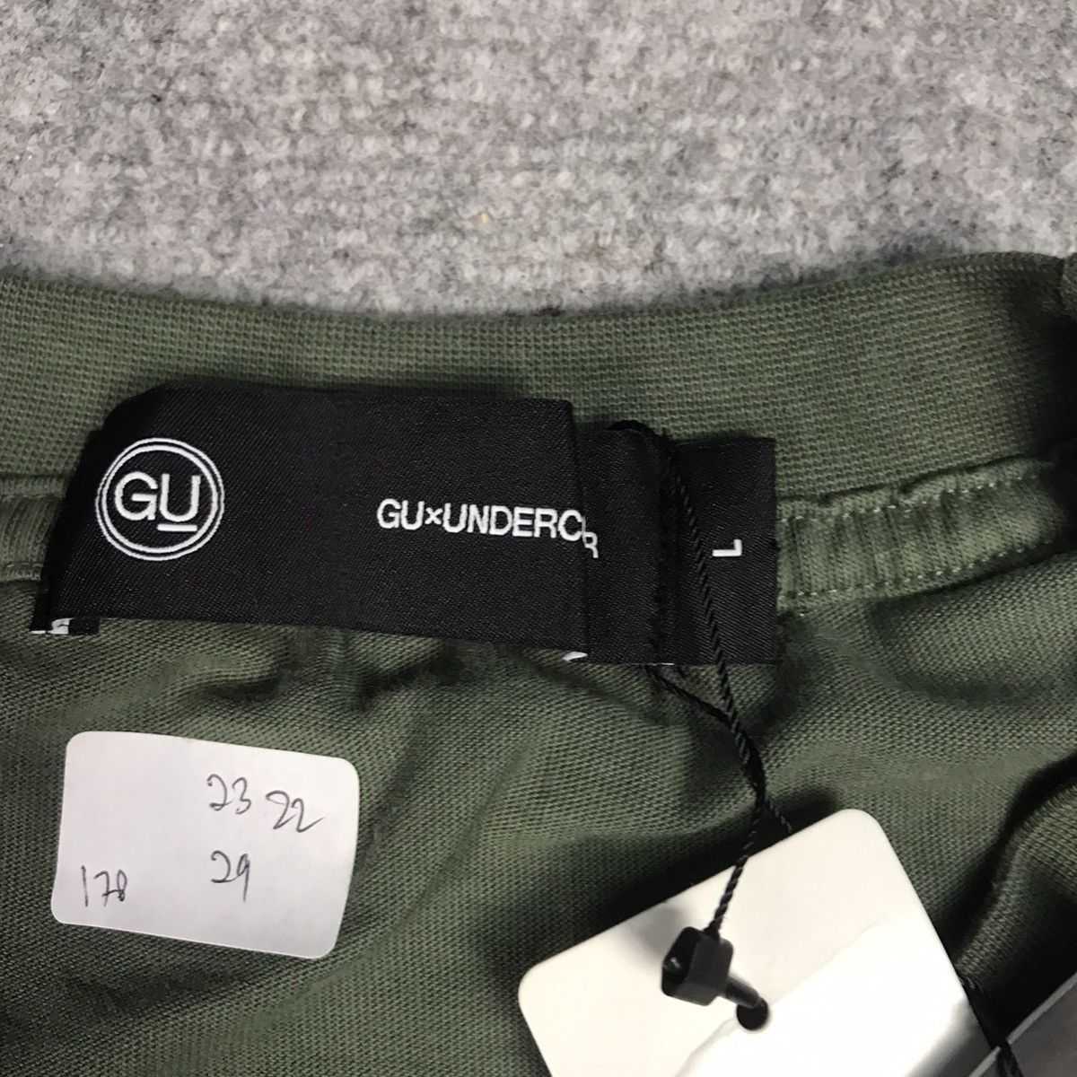 GU × Japanese Brand × Undercover UNDERCOVER X GU GREEN TSHIRT DESIGN Size US L / EU 52-54 / 3 - 10 Thumbnail