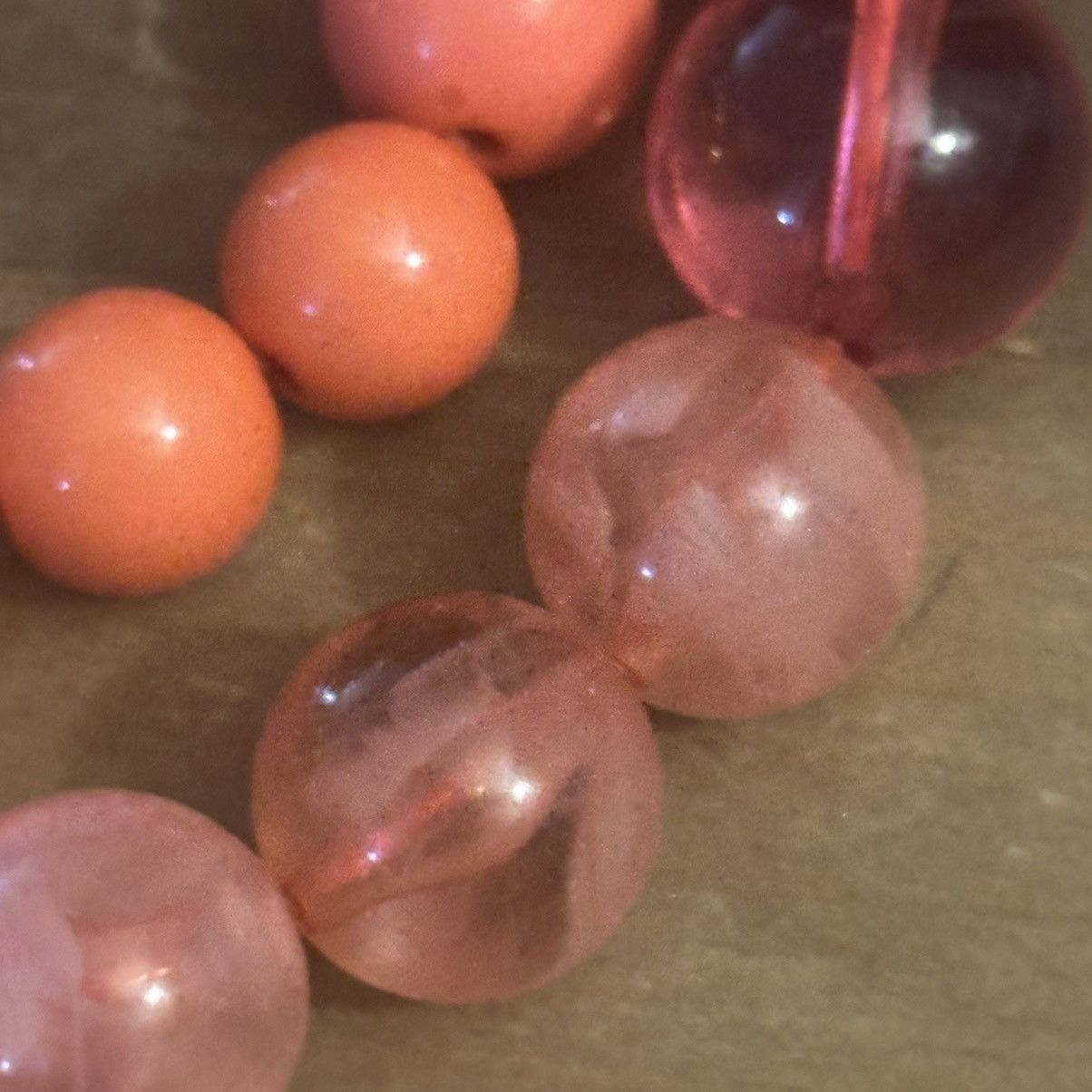 Vintage Vintage chunky ombré lucite bead necklace Size ONE SIZE - 3 Thumbnail