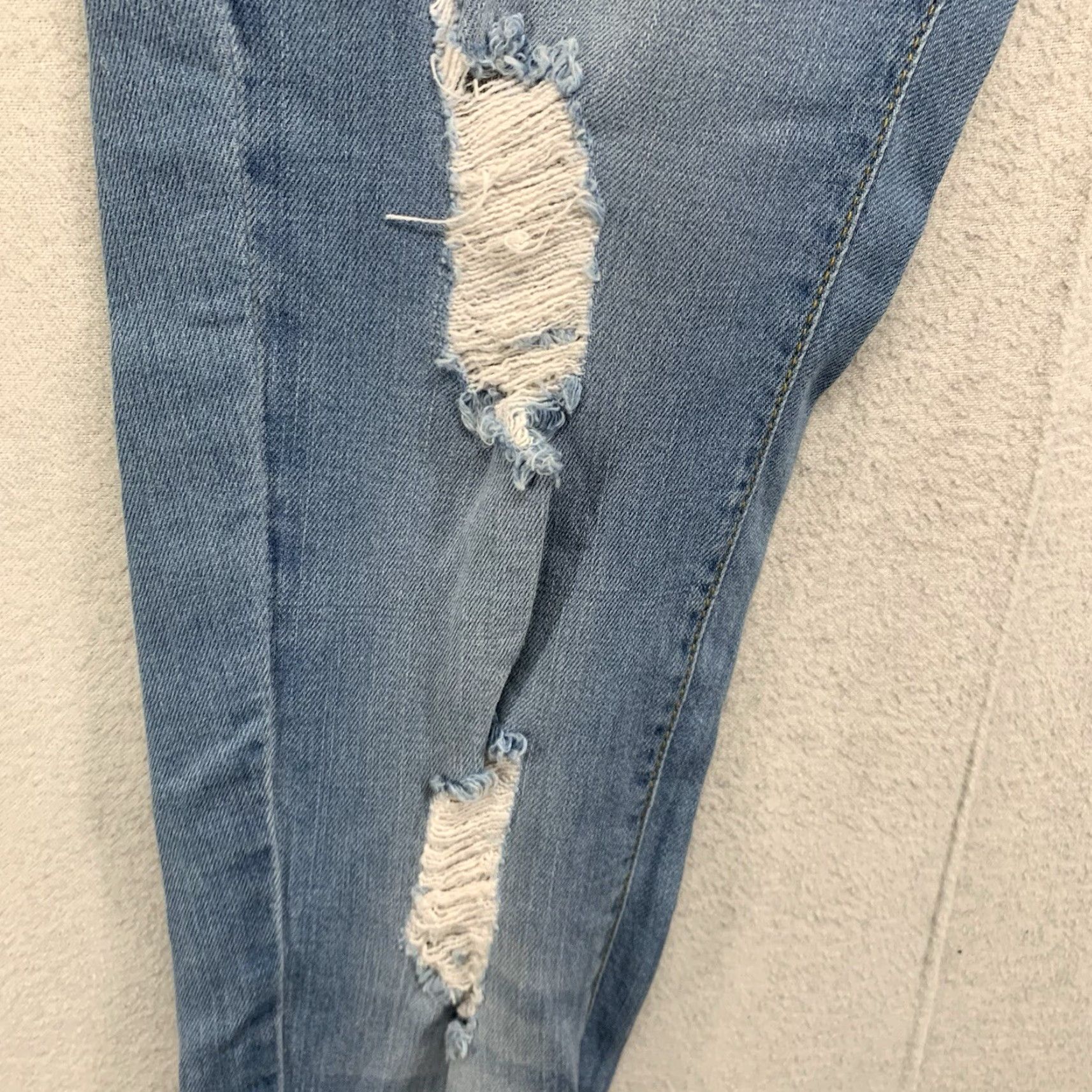 Fashion Nova VINTAGE Fashion Nova Women's Skinny Jeans Size 0 Mid Rise Light Blue Distressed Stretch Classic 90s Hip Hop Size 25" / US 0 / IT 36 - 7 Thumbnail
