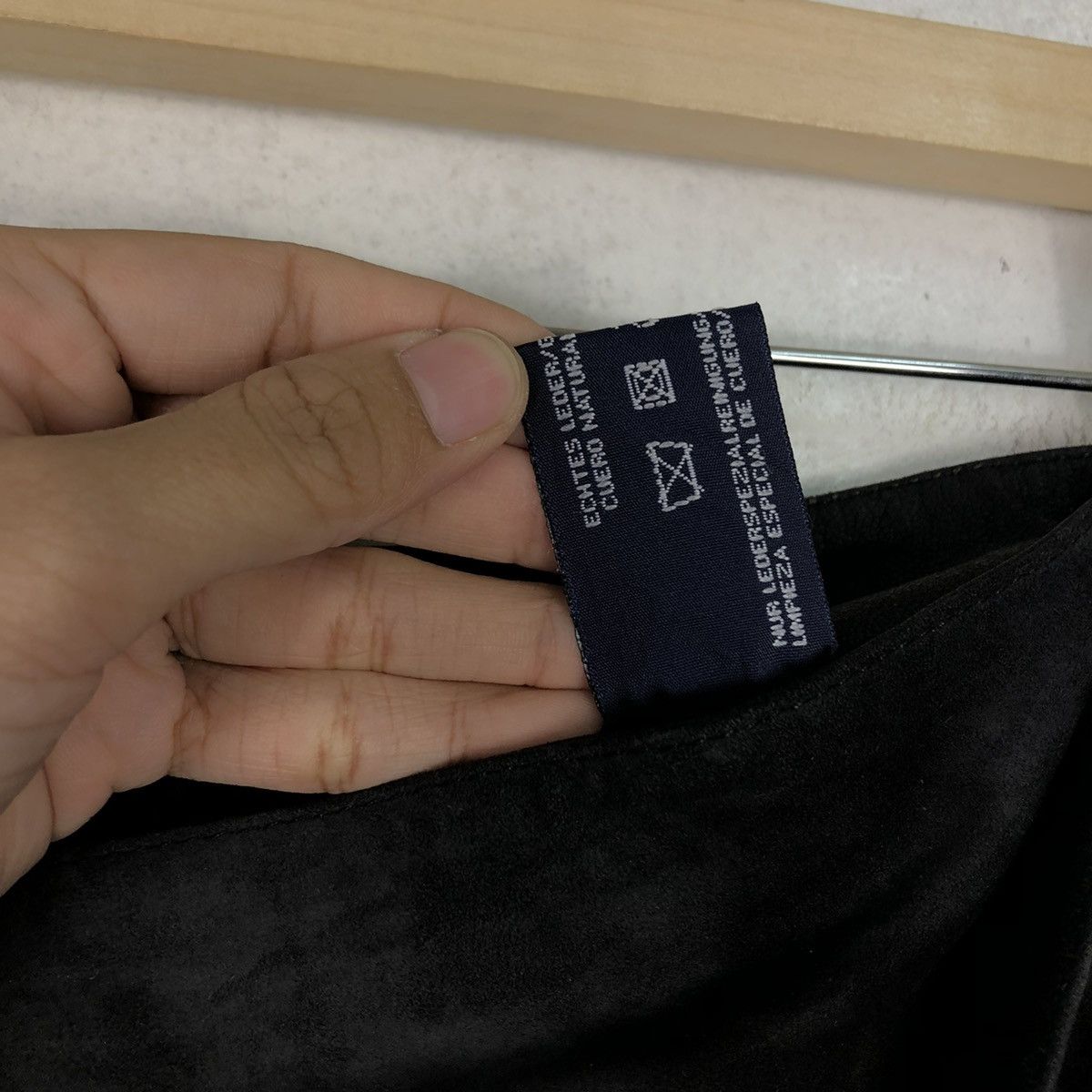 Burberry 🔥Rare Genuine Leather Long Skirt Burberry London Size 25" / US 0 / IT 36 - 13 Thumbnail