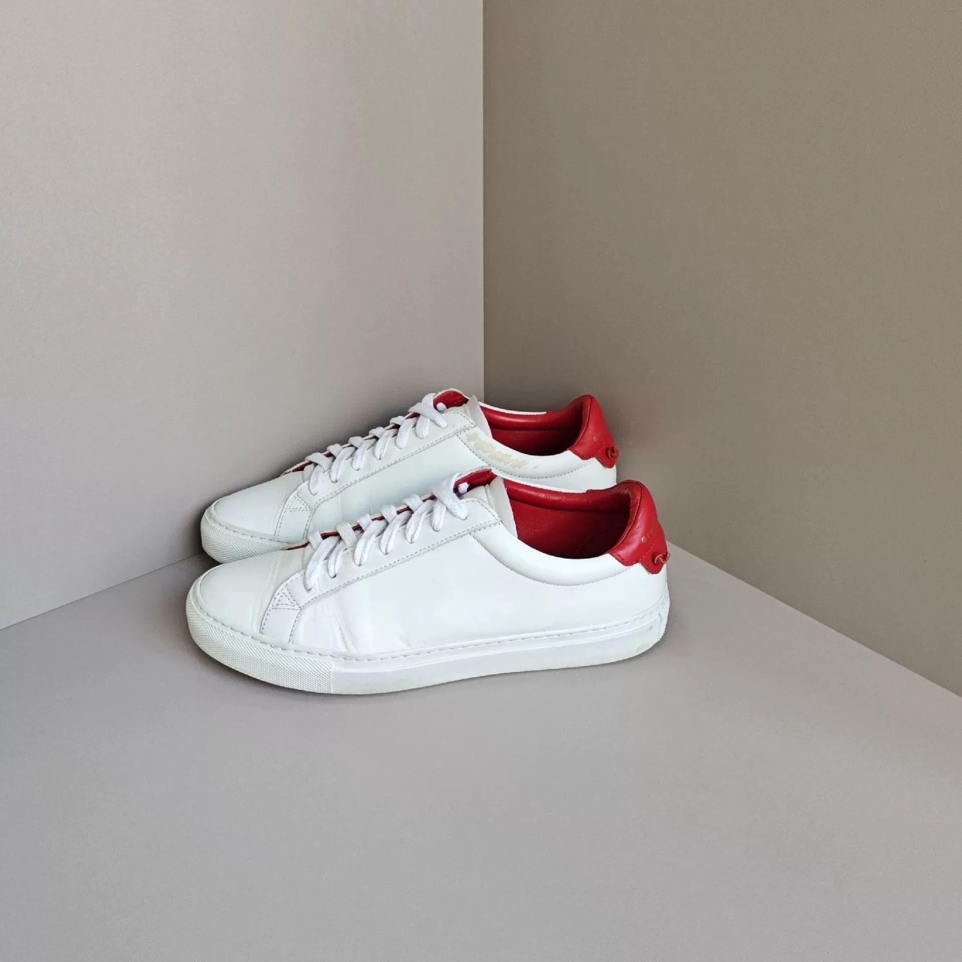 Givenchy Givenchy Lowtop Sneakers us_8 Women Size US 8 / IT 38 - 1 Thumbnail